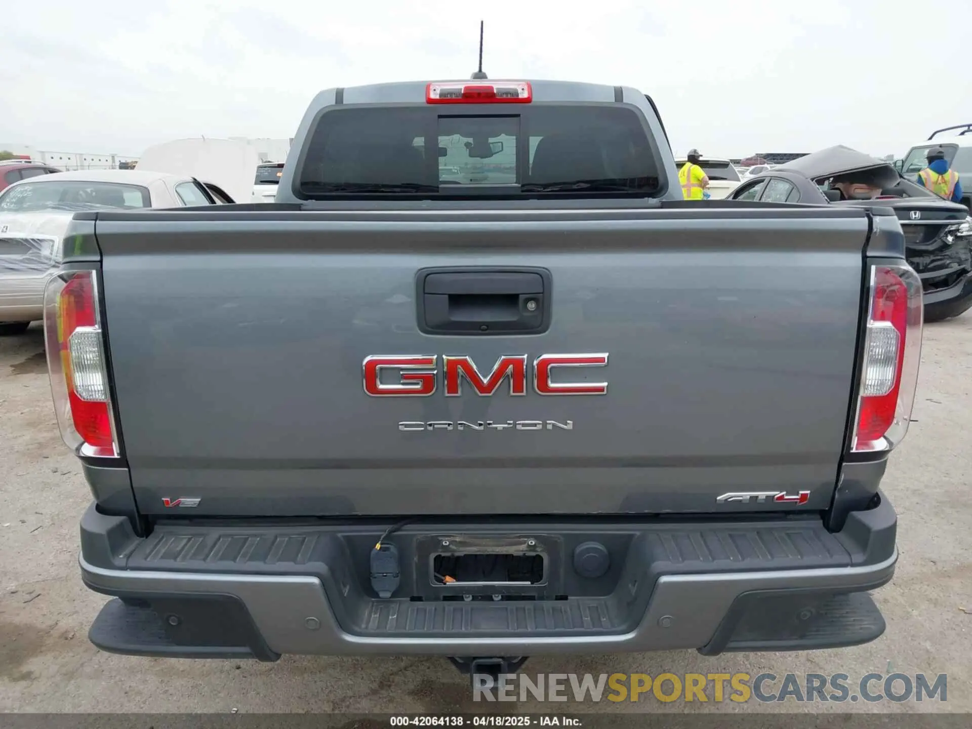 16 Photograph of a damaged car 1GTG6FEN1N1151760 GMC CANYON 2022