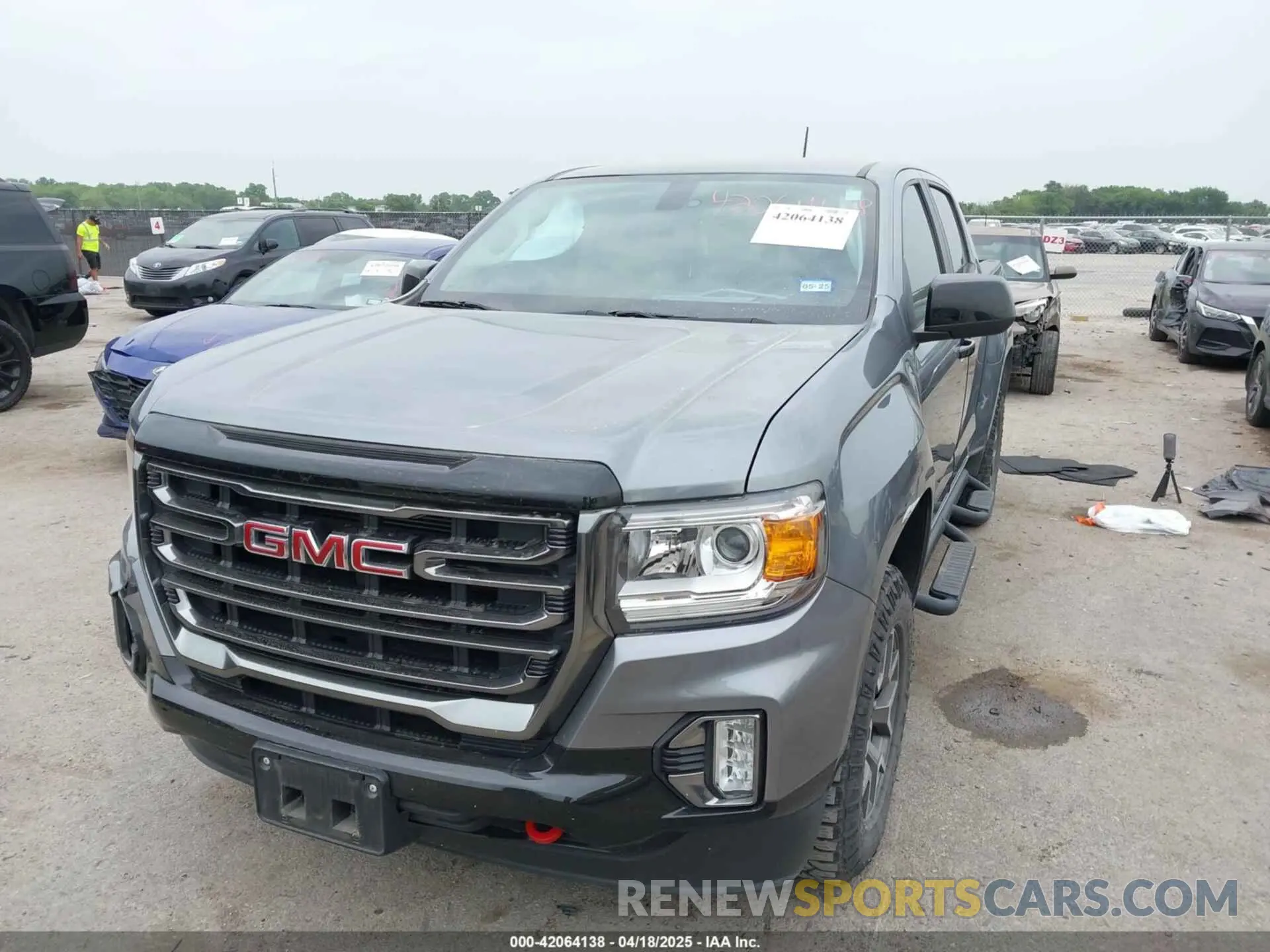 2 Photograph of a damaged car 1GTG6FEN1N1151760 GMC CANYON 2022