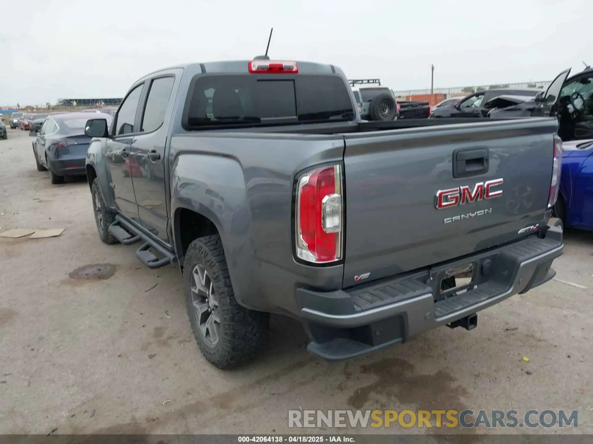 3 Photograph of a damaged car 1GTG6FEN1N1151760 GMC CANYON 2022