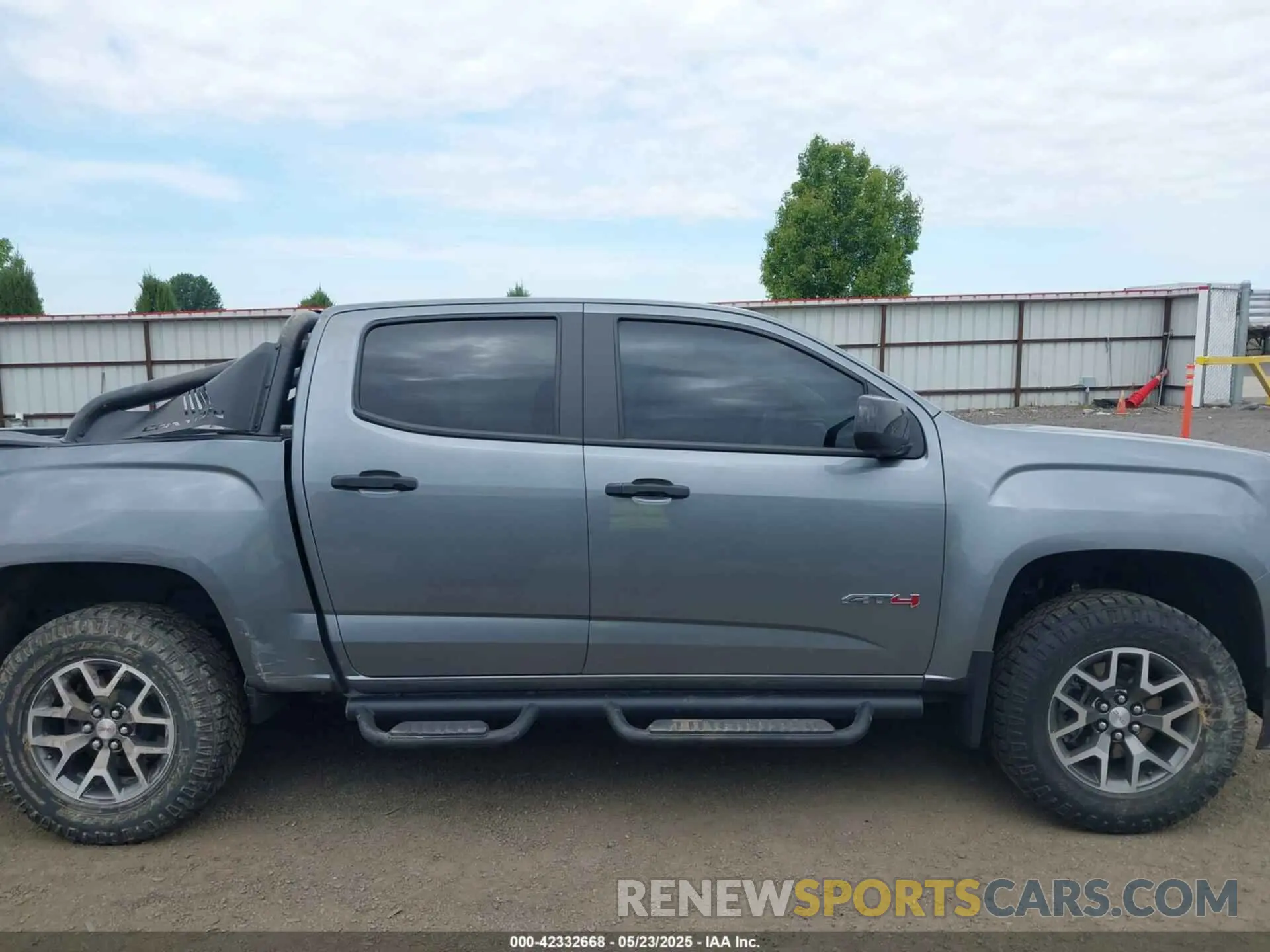 13 Photograph of a damaged car 1GTG6FEN2N1124793 GMC CANYON 2022