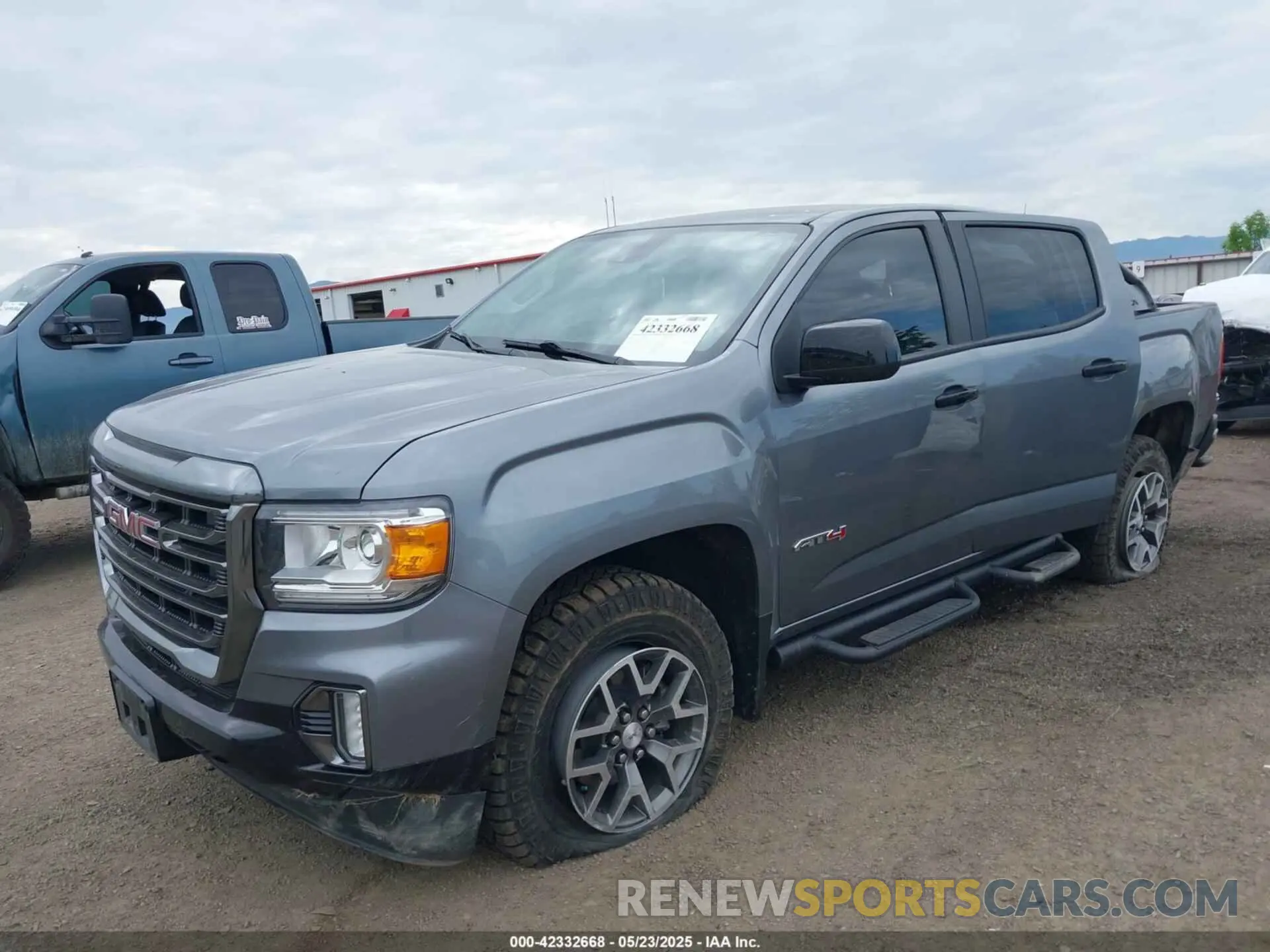 2 Photograph of a damaged car 1GTG6FEN2N1124793 GMC CANYON 2022