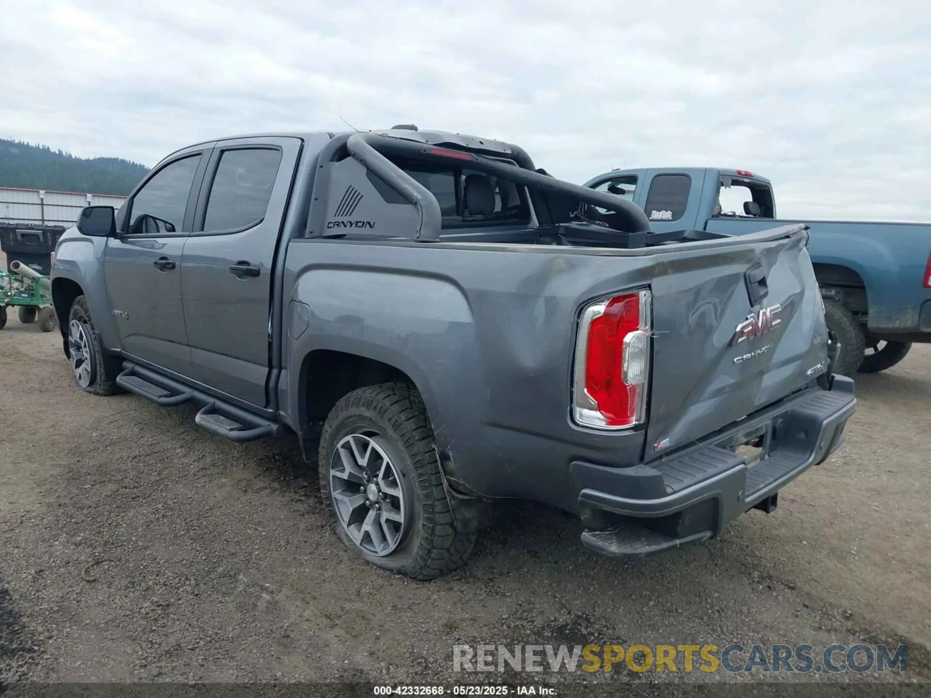 3 Photograph of a damaged car 1GTG6FEN2N1124793 GMC CANYON 2022