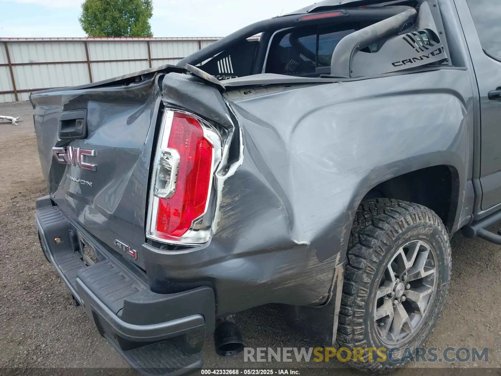6 Photograph of a damaged car 1GTG6FEN2N1124793 GMC CANYON 2022