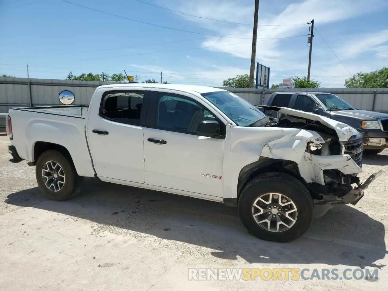 4 Photograph of a damaged car 1GTG6FEN2N1210072 GMC CANYON 2022