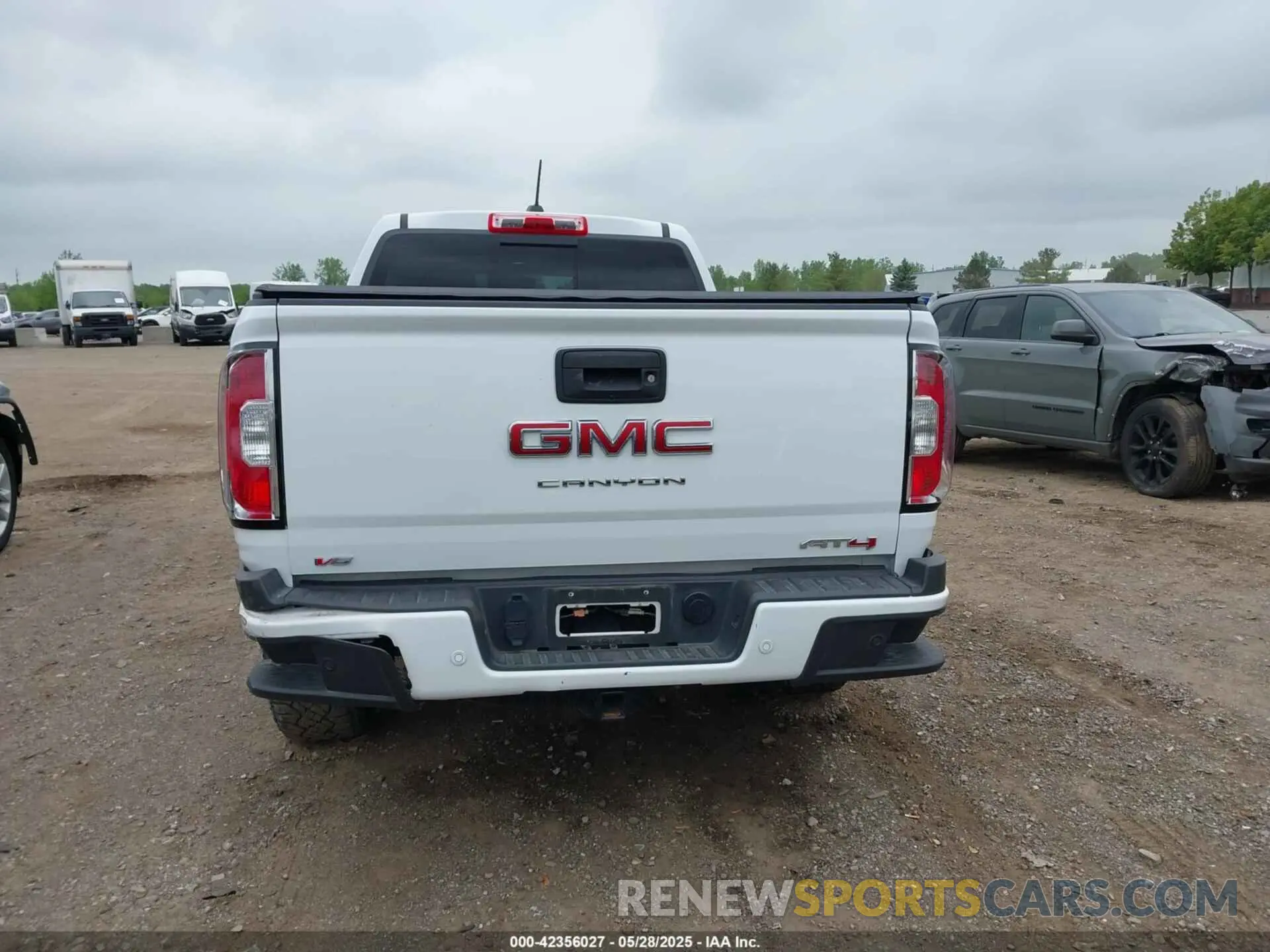 16 Photograph of a damaged car 1GTG6FEN3N1233800 GMC CANYON 2022
