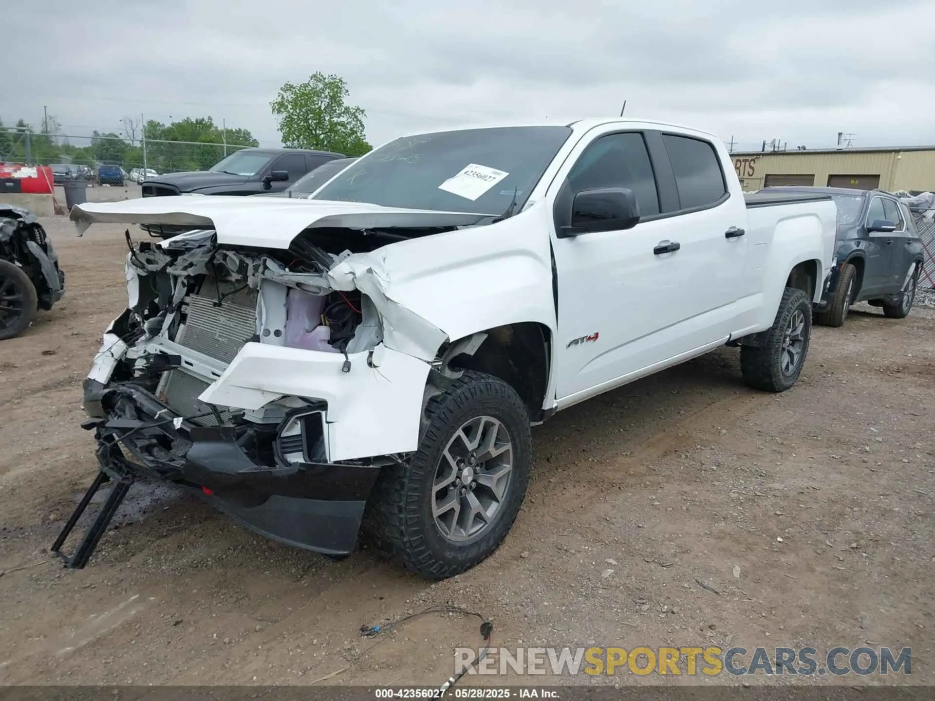2 Photograph of a damaged car 1GTG6FEN3N1233800 GMC CANYON 2022