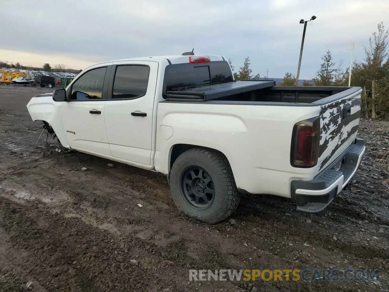 2 Photograph of a damaged car 1GTG6FEN3N1276940 GMC CANYON 2022