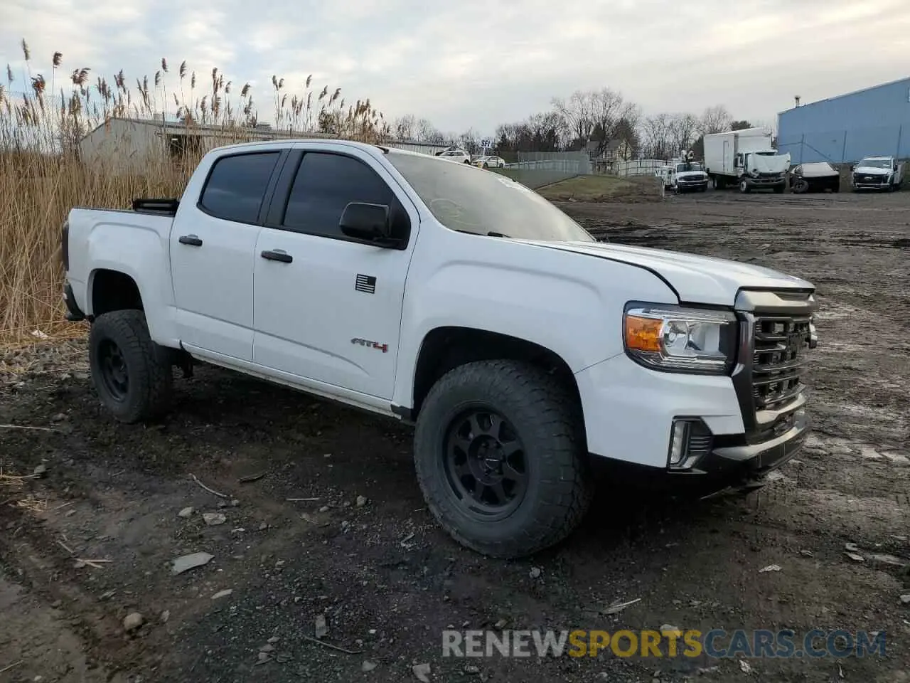 4 Photograph of a damaged car 1GTG6FEN3N1276940 GMC CANYON 2022