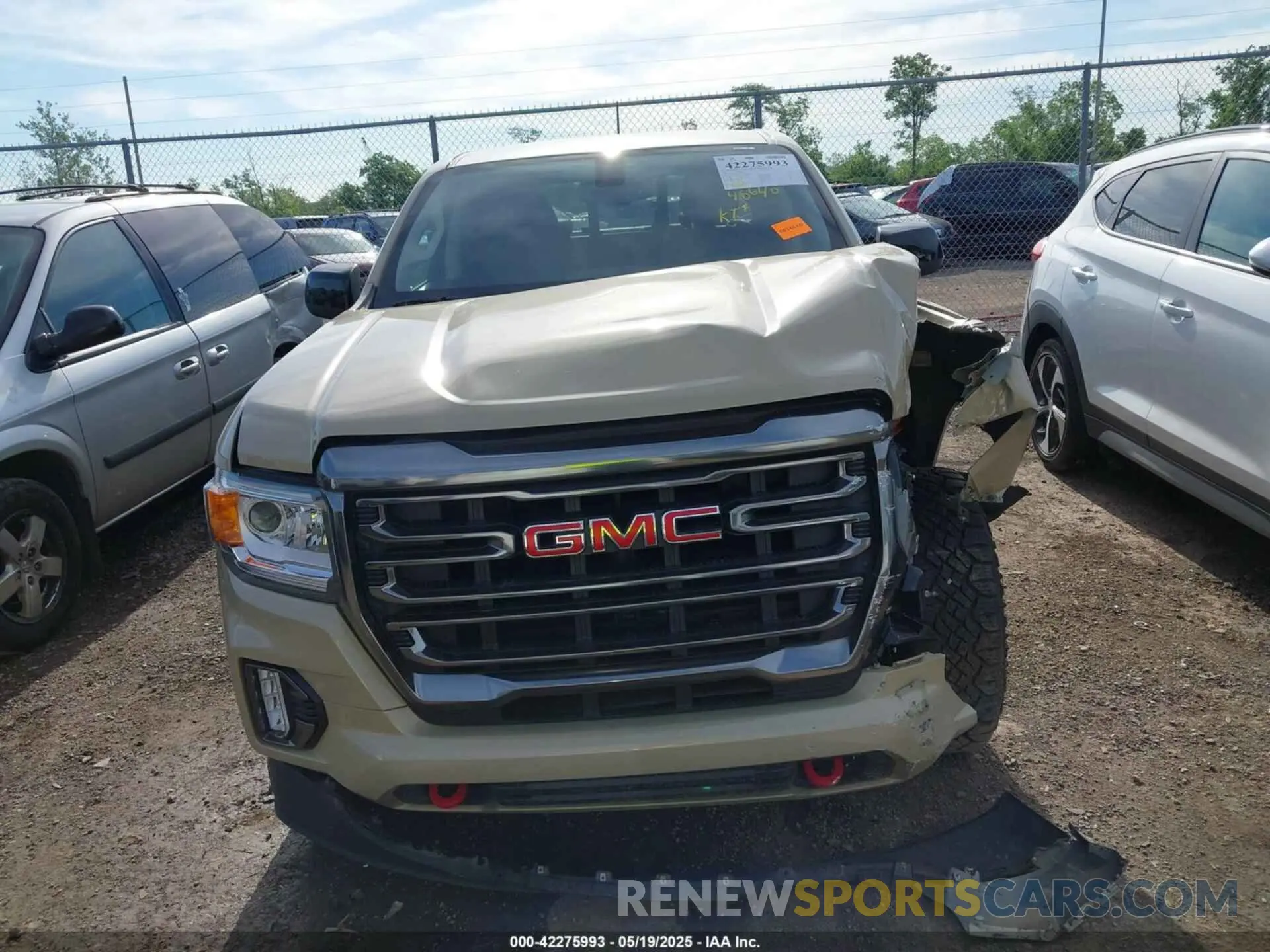 13 Photograph of a damaged car 1GTG6FEN4N1241050 GMC CANYON 2022