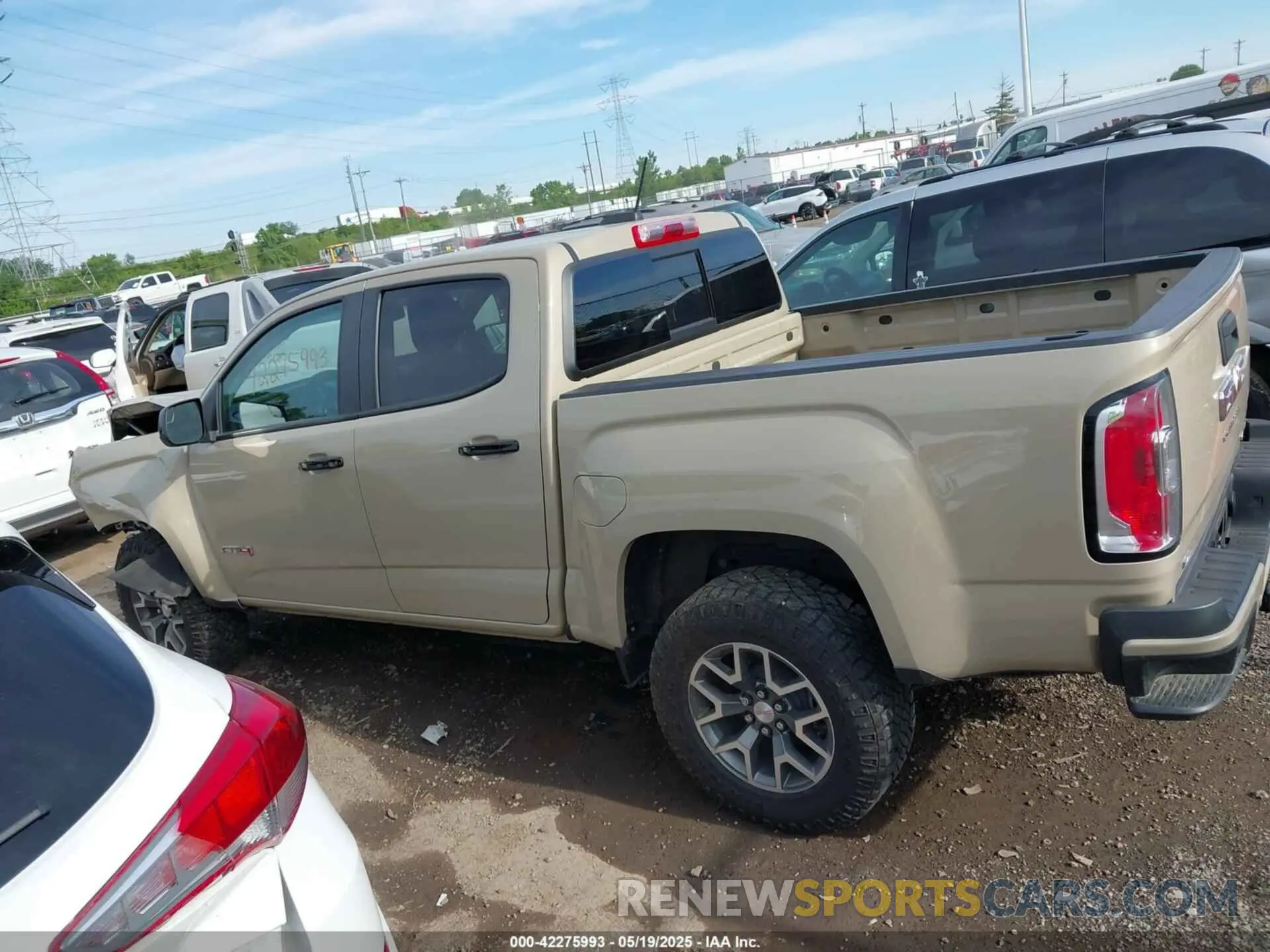 15 Photograph of a damaged car 1GTG6FEN4N1241050 GMC CANYON 2022