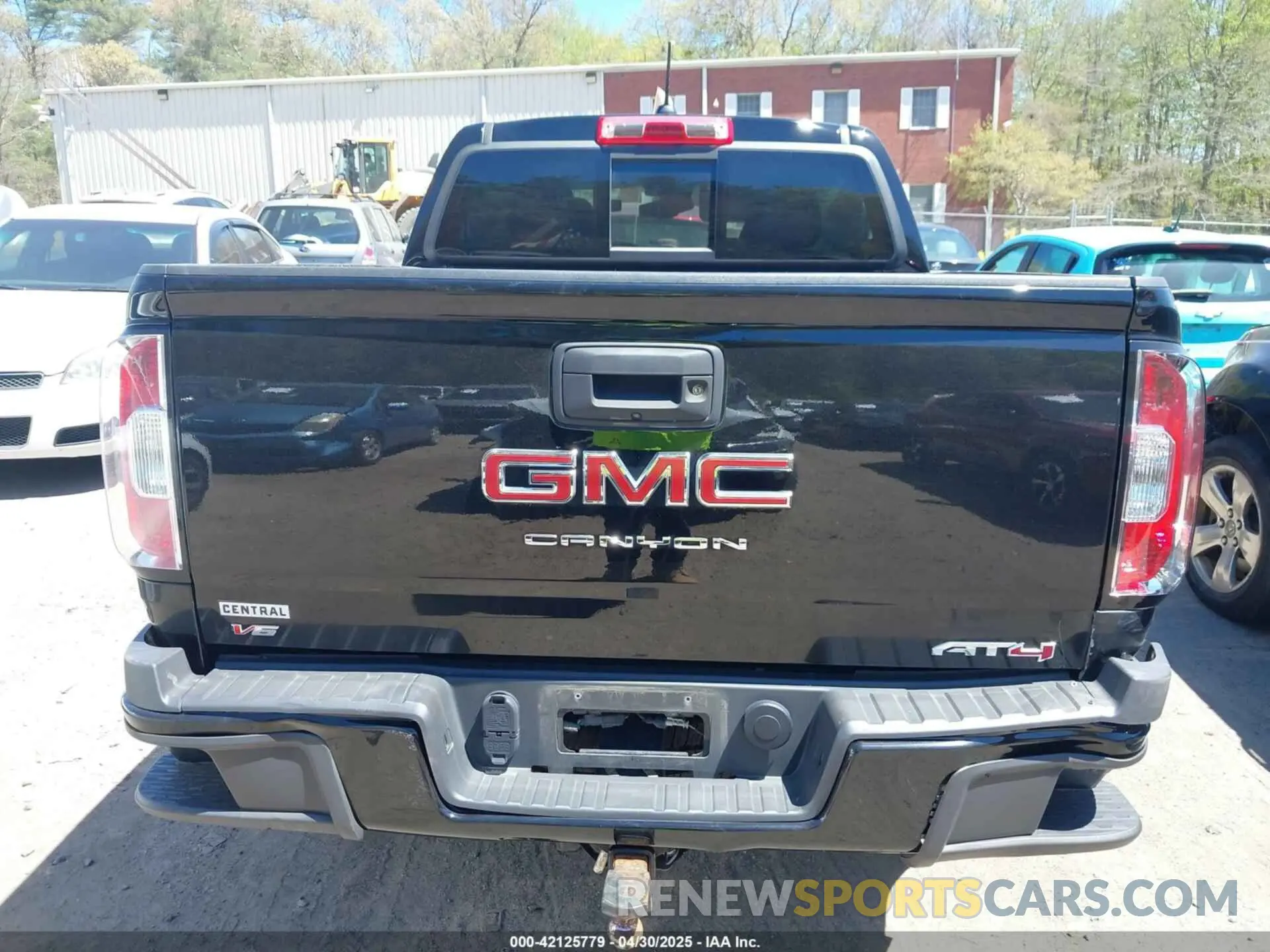 16 Photograph of a damaged car 1GTG6FEN5N1158498 GMC CANYON 2022