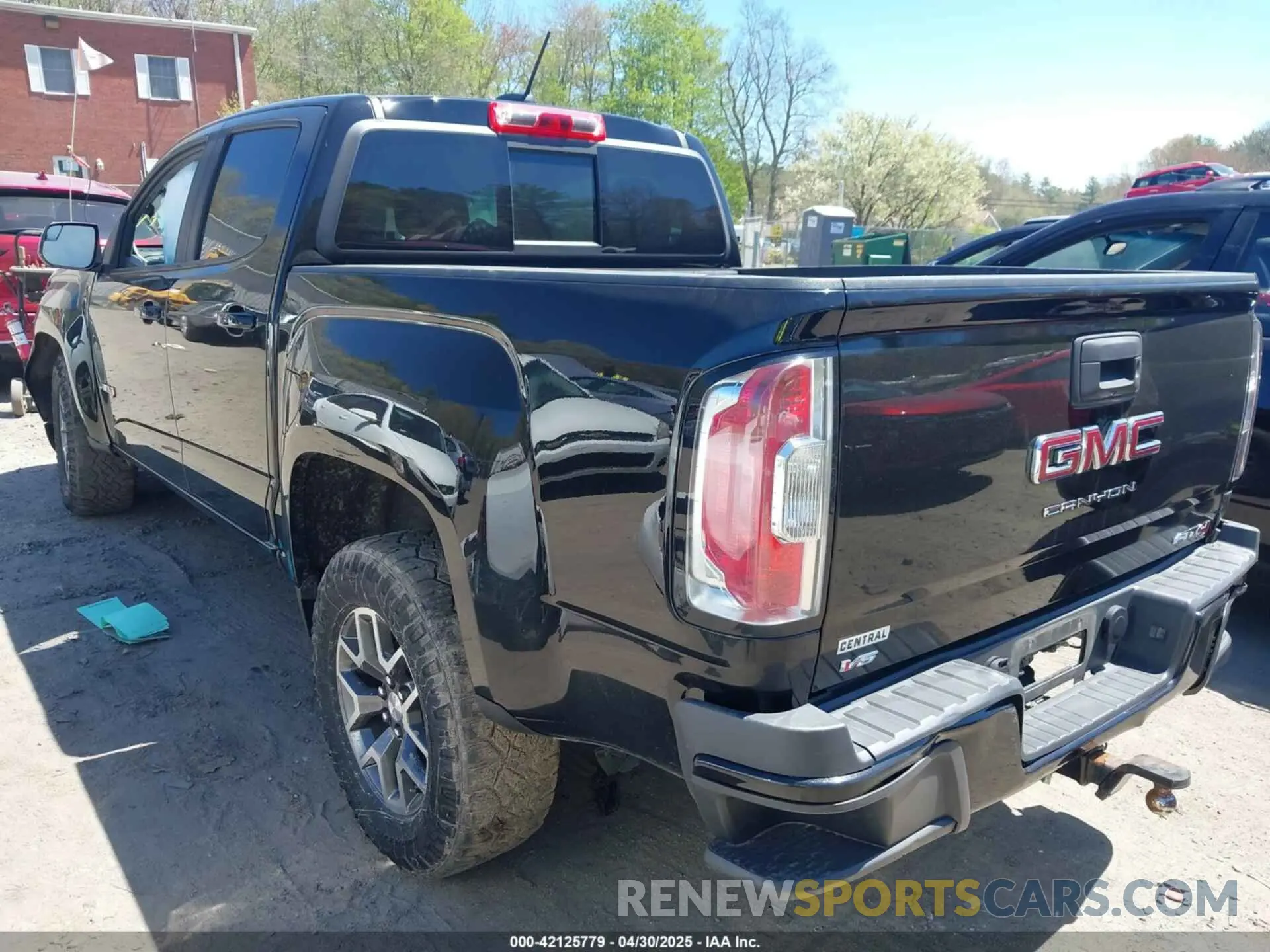 3 Photograph of a damaged car 1GTG6FEN5N1158498 GMC CANYON 2022