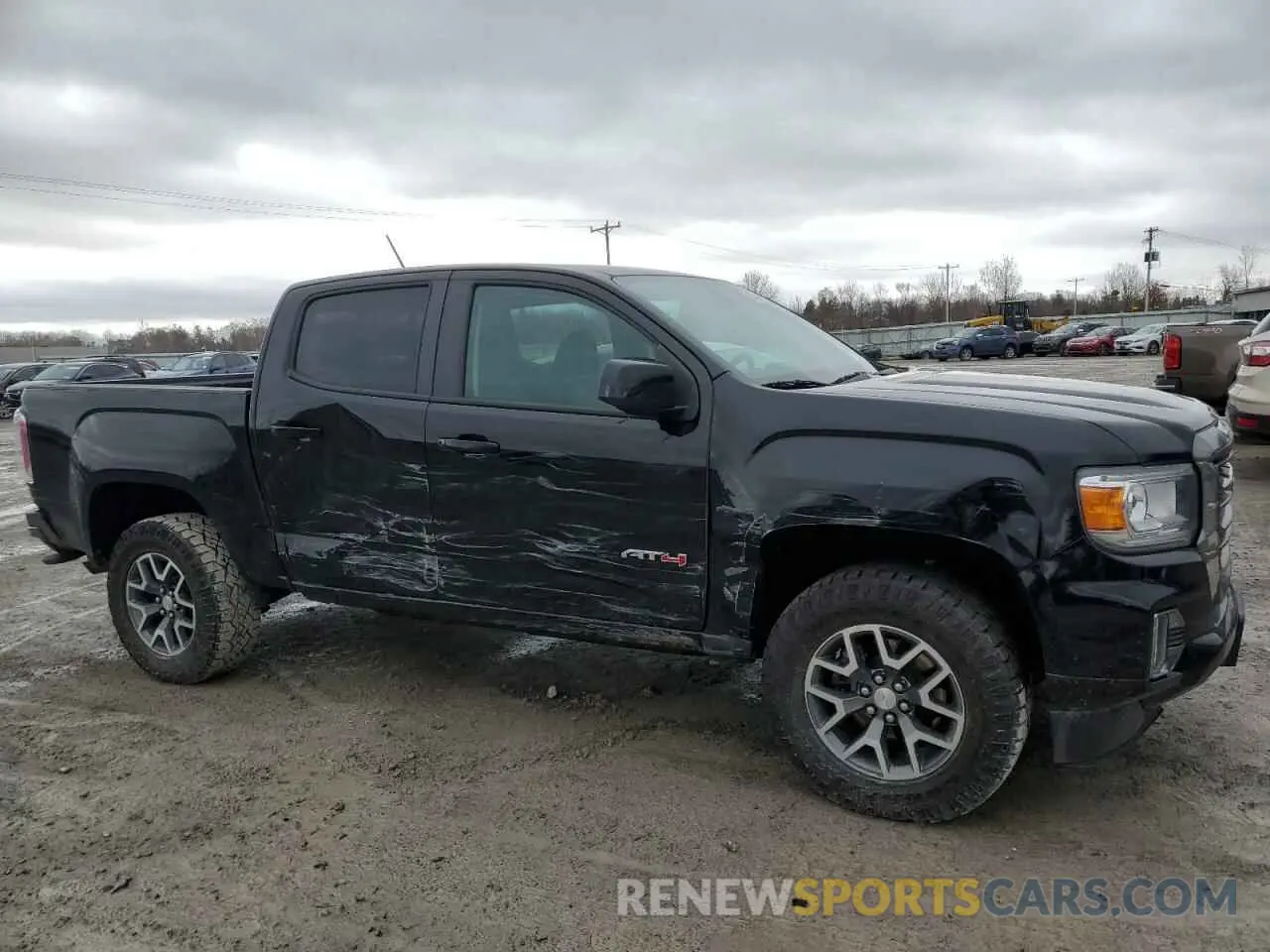 4 Photograph of a damaged car 1GTG6FEN5N1279158 GMC CANYON 2022