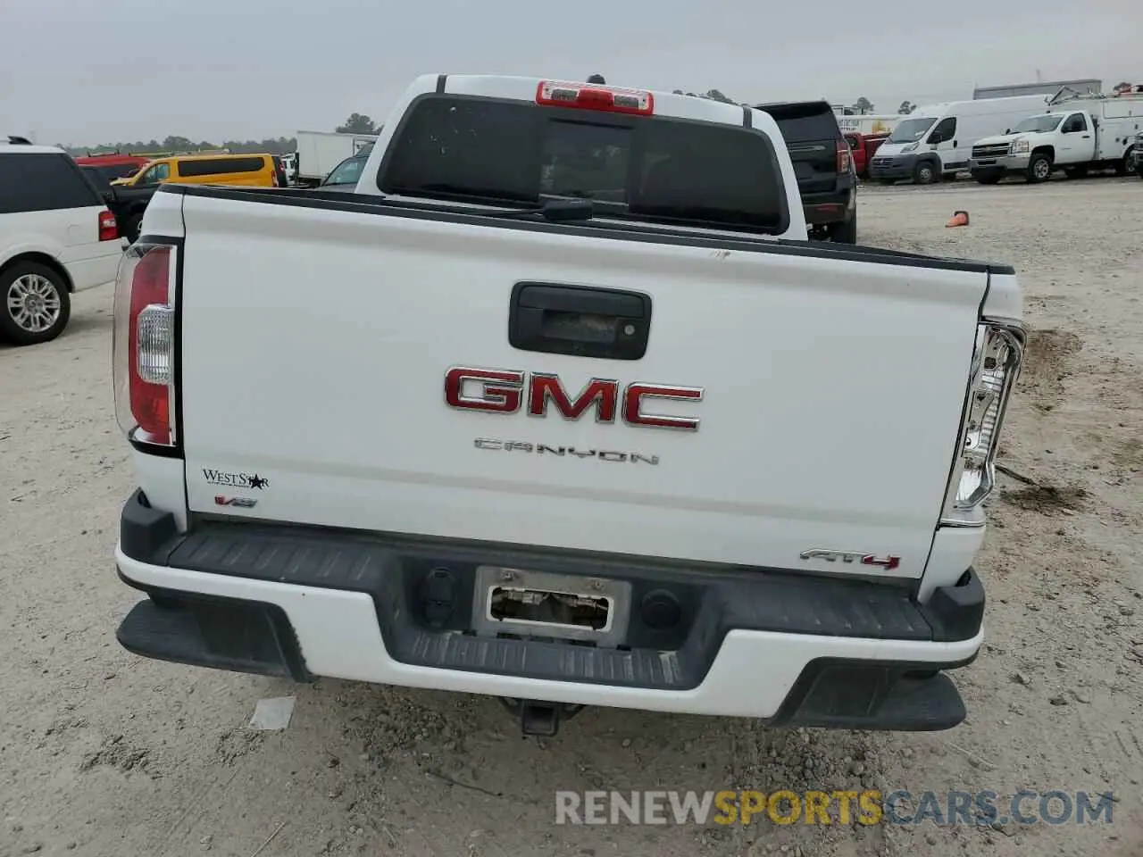 6 Photograph of a damaged car 1GTG6FEN8N1136558 GMC CANYON 2022