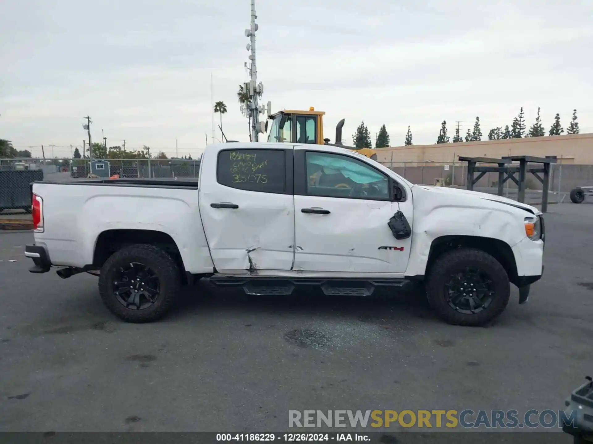 13 Photograph of a damaged car 1GTG6FEN9N1109630 GMC CANYON 2022