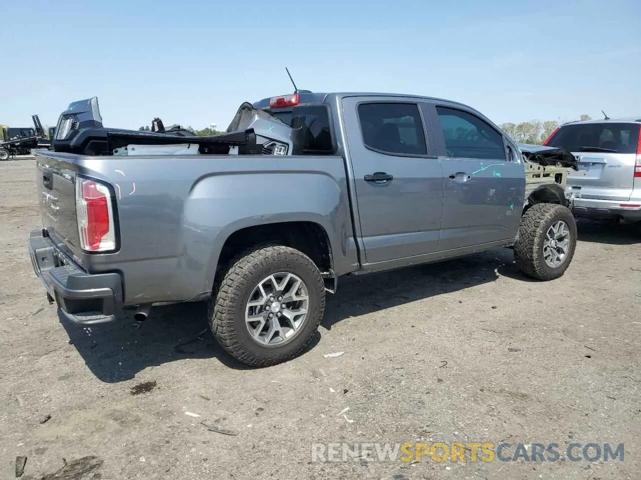 3 Photograph of a damaged car 1GTG6FEN9N1305549 GMC CANYON 2022