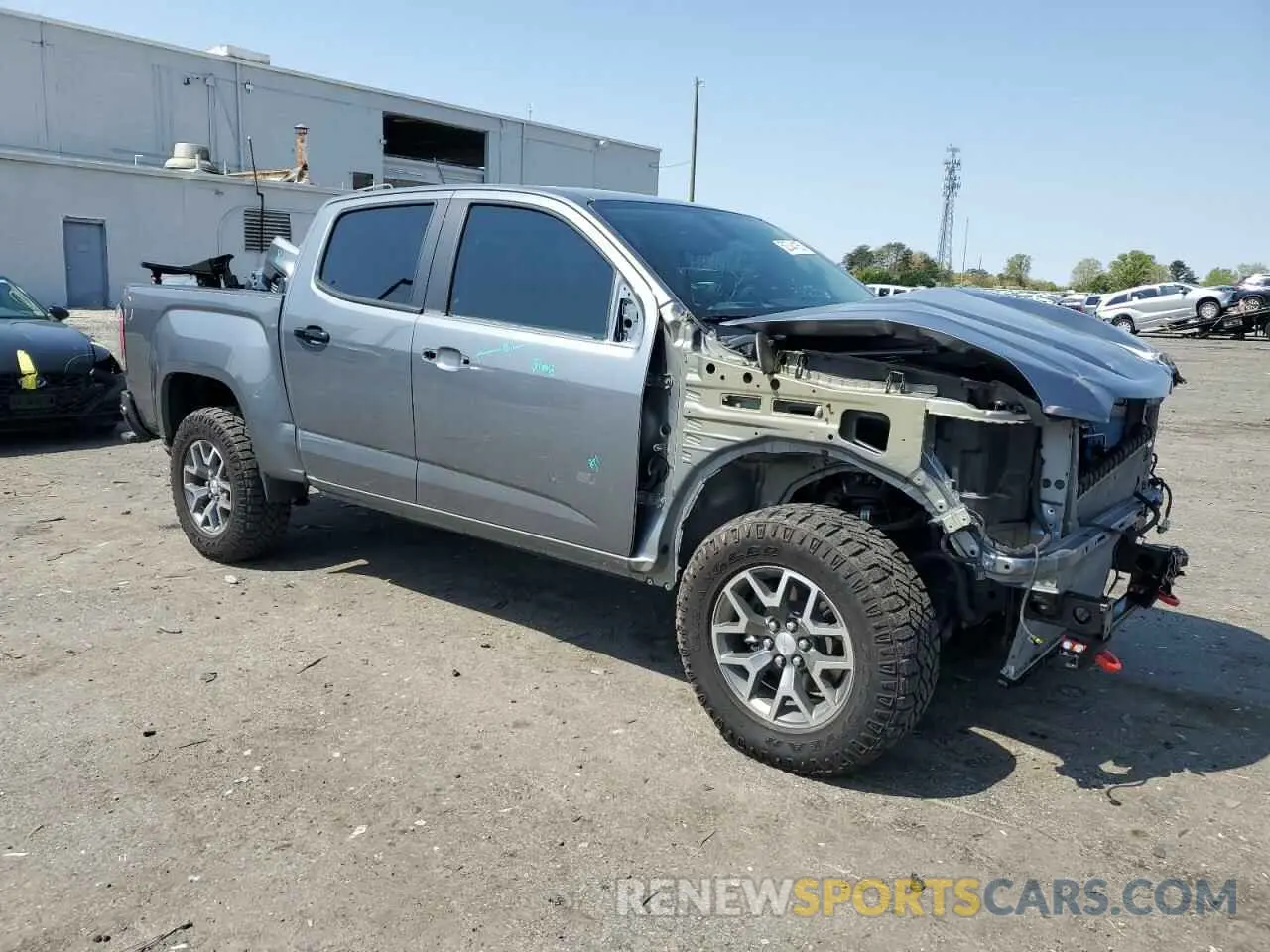 4 Photograph of a damaged car 1GTG6FEN9N1305549 GMC CANYON 2022