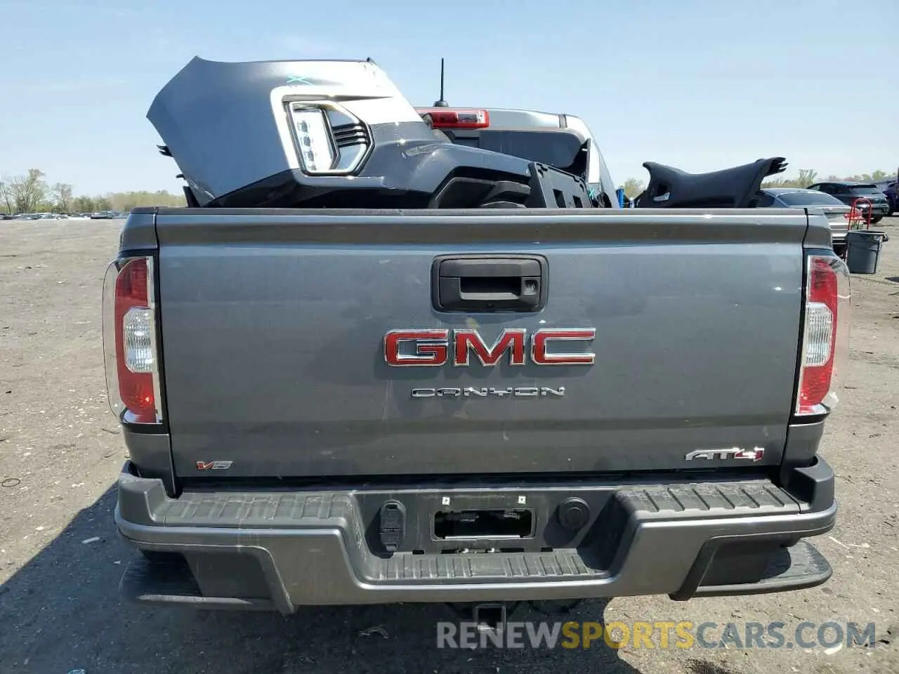 6 Photograph of a damaged car 1GTG6FEN9N1305549 GMC CANYON 2022
