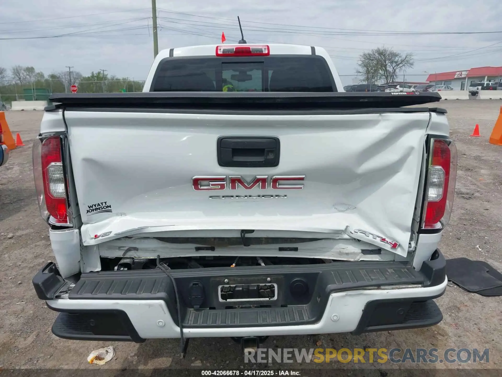 16 Photograph of a damaged car 1GTG6FEN9N1330466 GMC CANYON 2022