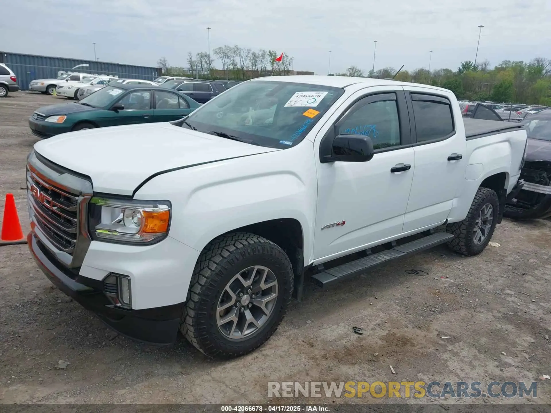 2 Photograph of a damaged car 1GTG6FEN9N1330466 GMC CANYON 2022