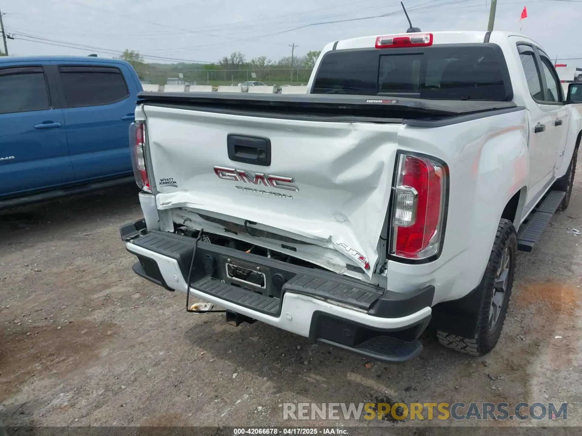 6 Photograph of a damaged car 1GTG6FEN9N1330466 GMC CANYON 2022