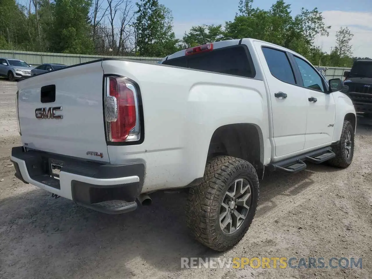3 Photograph of a damaged car 1GTG6FENXN1155791 GMC CANYON 2022