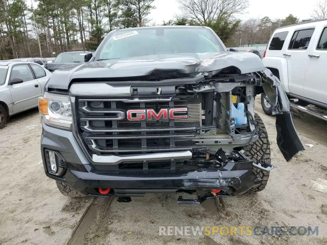 5 Photograph of a damaged car 1GTG6FENXN1274389 GMC CANYON 2022