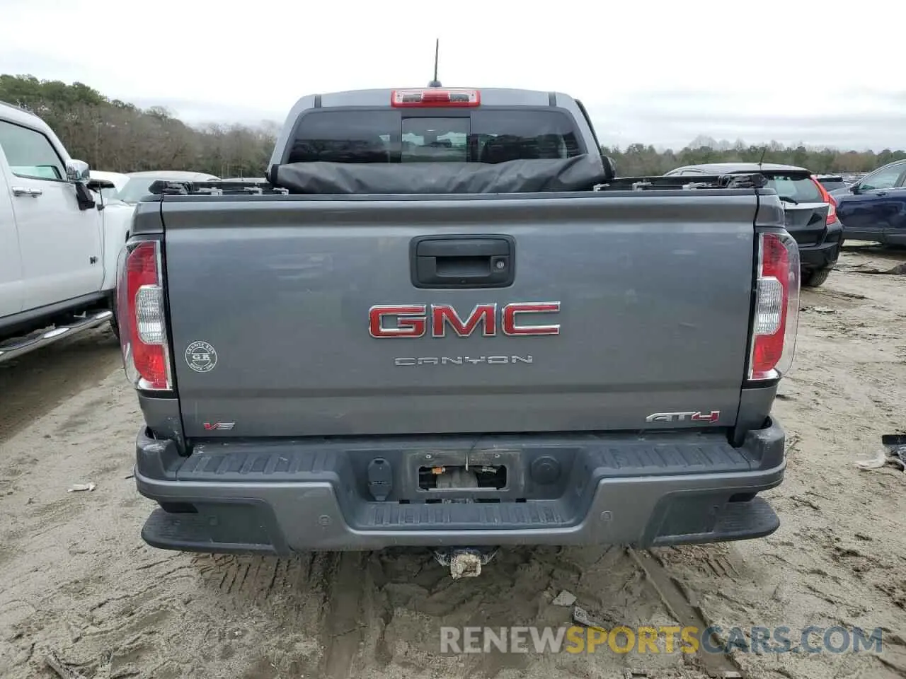 6 Photograph of a damaged car 1GTG6FENXN1274389 GMC CANYON 2022