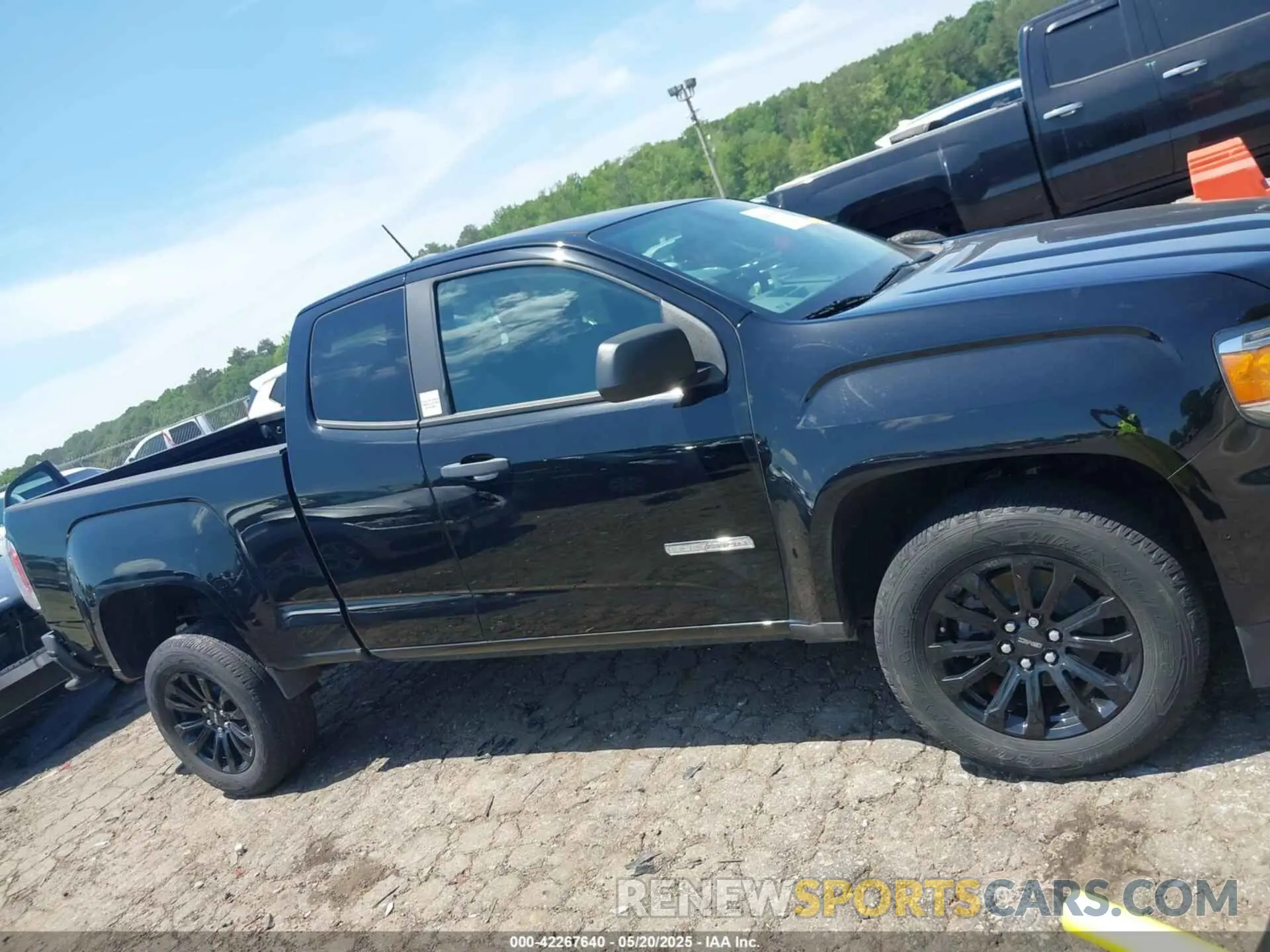 13 Photograph of a damaged car 1GTH5BEN1N1140855 GMC CANYON 2022
