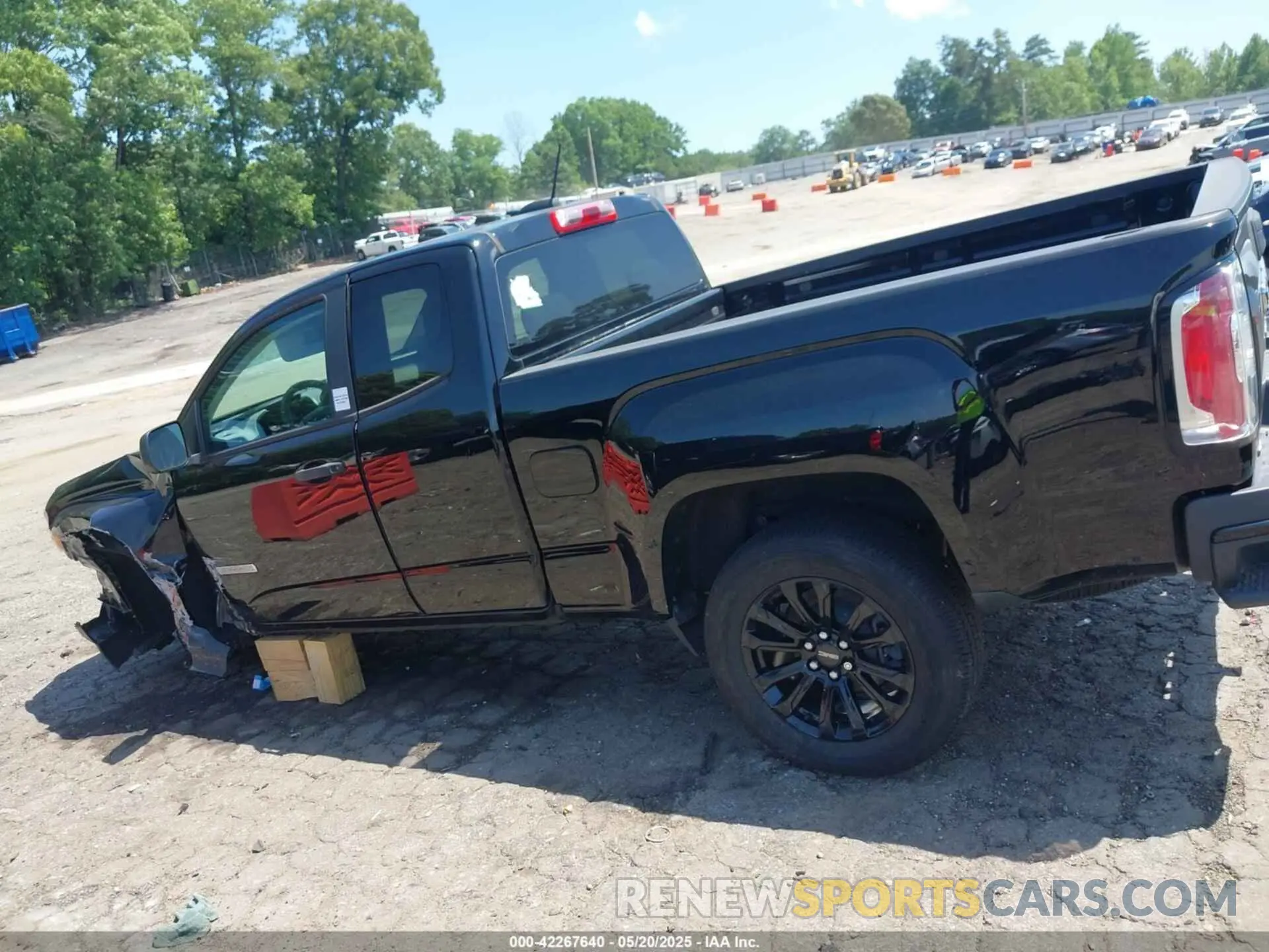 14 Photograph of a damaged car 1GTH5BEN1N1140855 GMC CANYON 2022