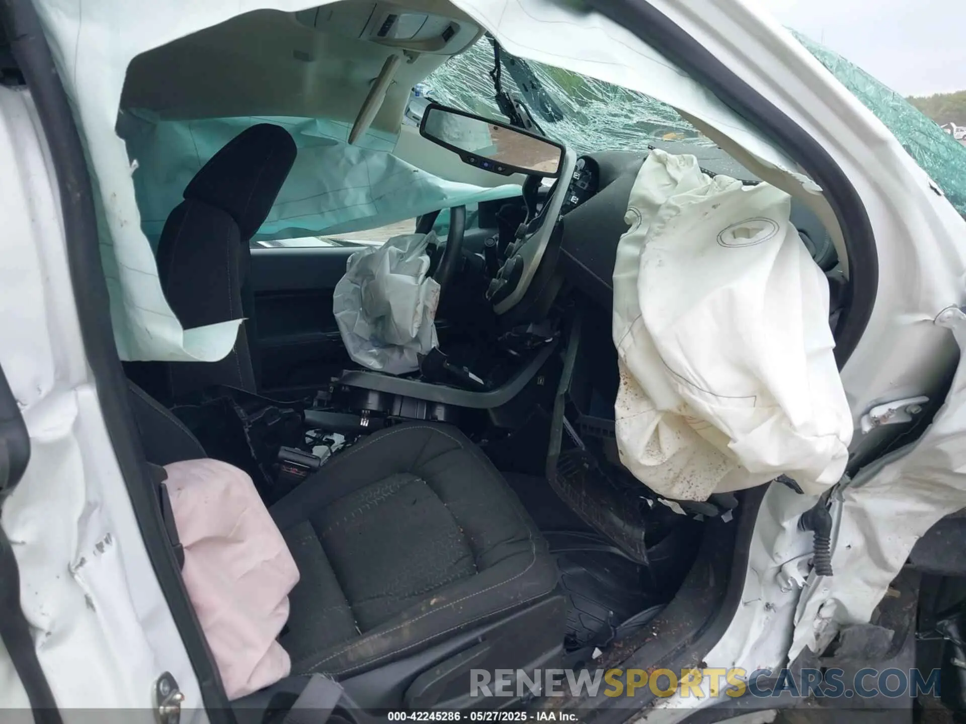 5 Photograph of a damaged car 1GTH5CEA2N1321630 GMC CANYON 2022
