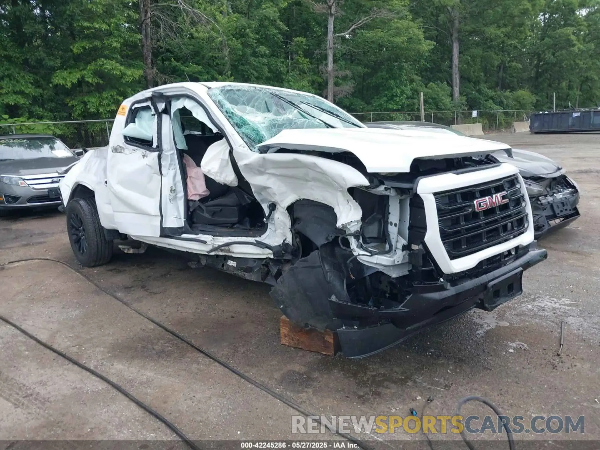 6 Photograph of a damaged car 1GTH5CEA2N1321630 GMC CANYON 2022