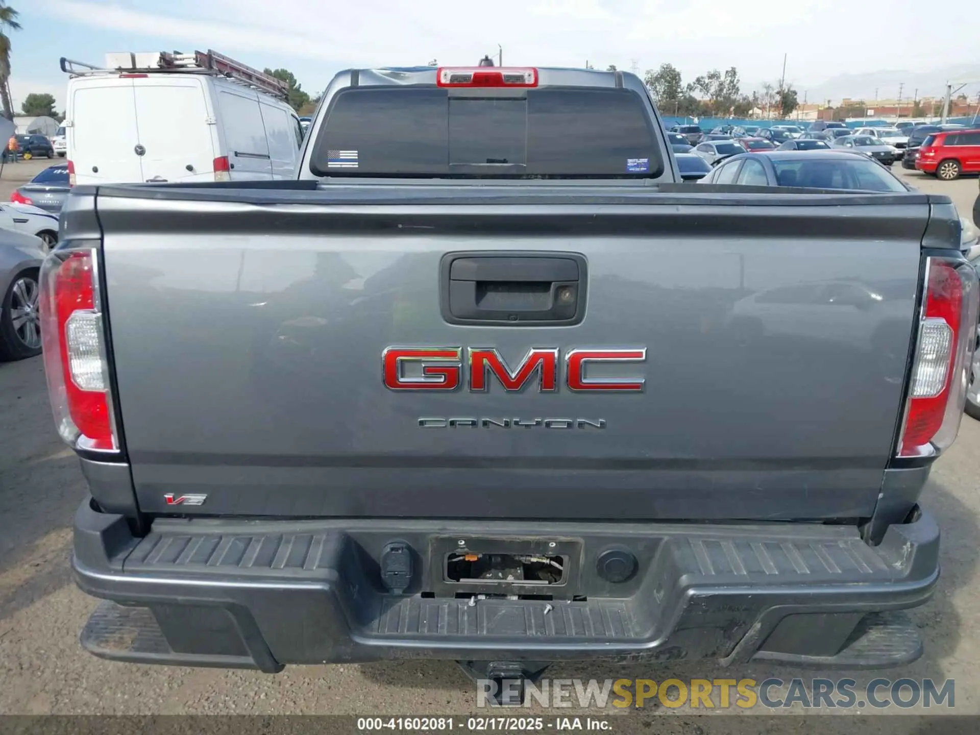 16 Photograph of a damaged car 1GTH5CEN2N1277034 GMC CANYON 2022