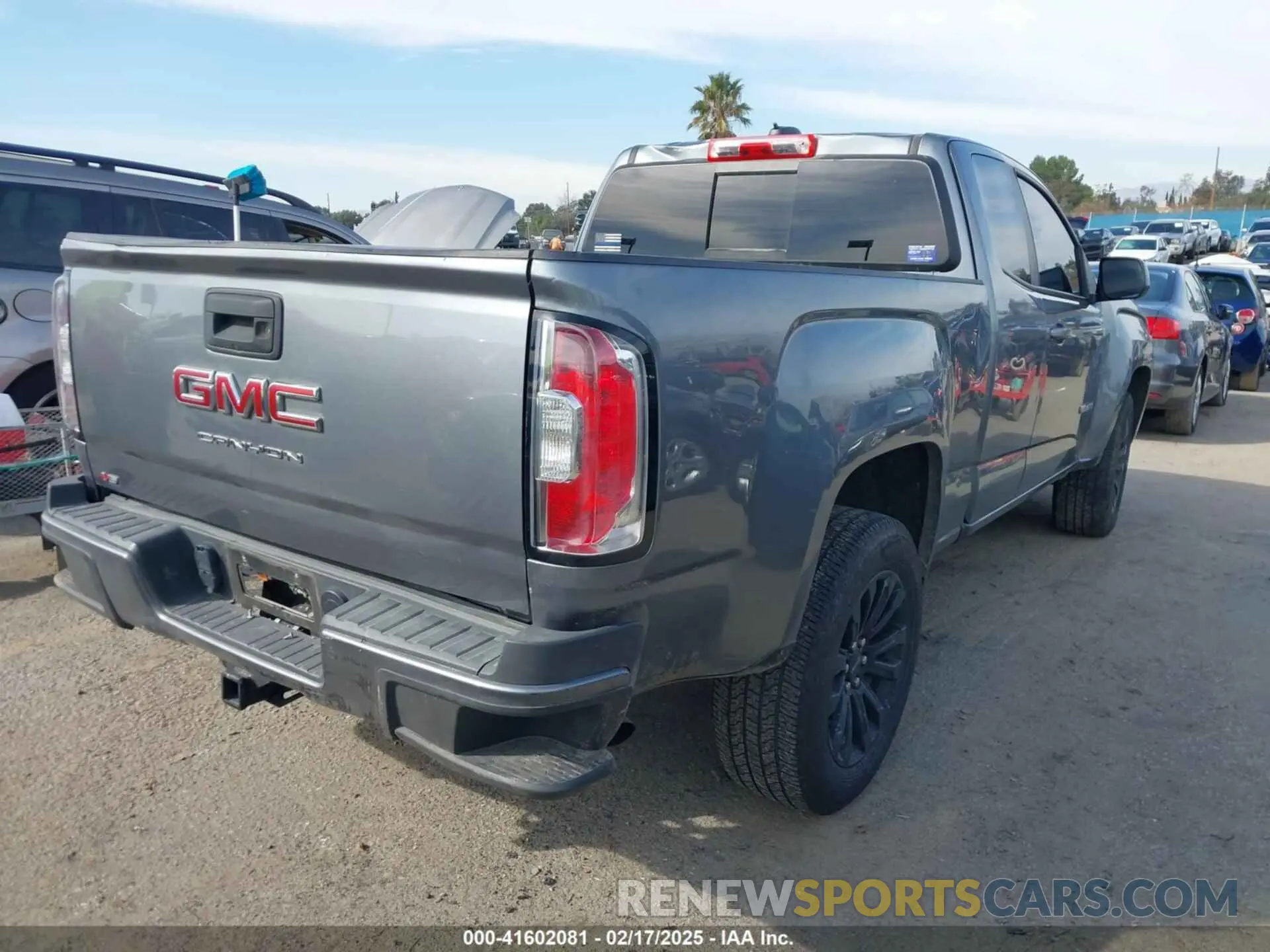 4 Photograph of a damaged car 1GTH5CEN2N1277034 GMC CANYON 2022