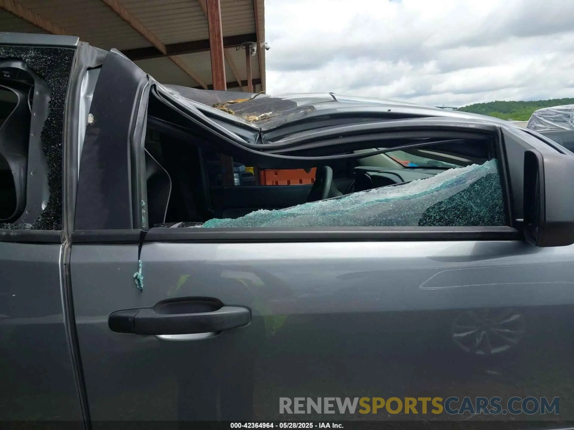 5 Photograph of a damaged car 1GTH6BEN6N1203770 GMC CANYON 2022