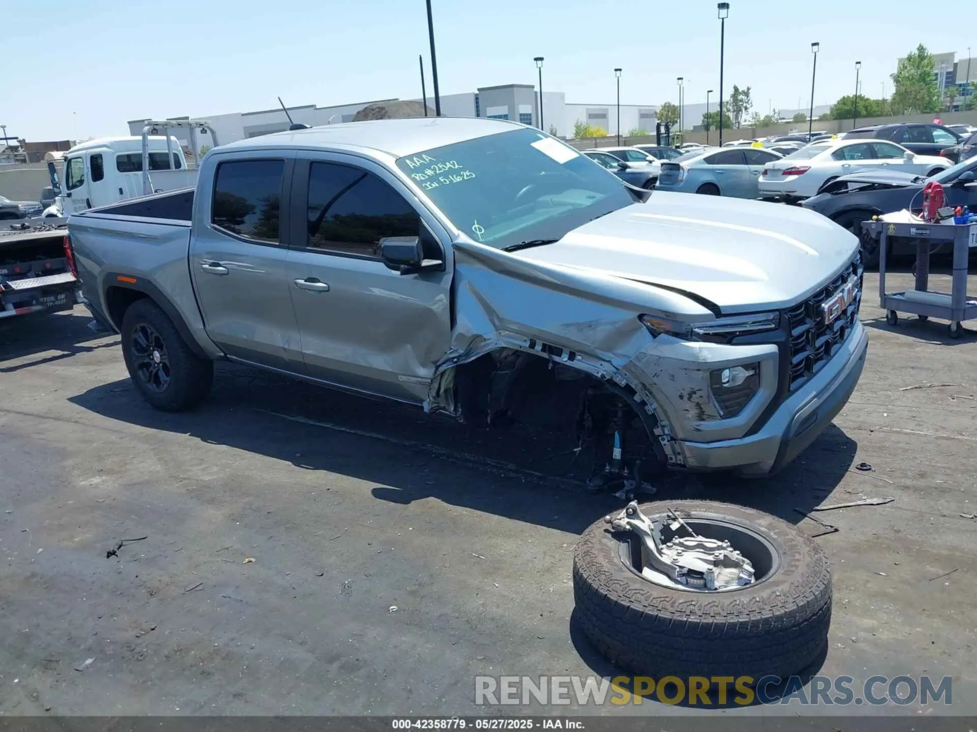 1 Photograph of a damaged car 1GTP5BEK0P1128555 GMC CANYON 2023