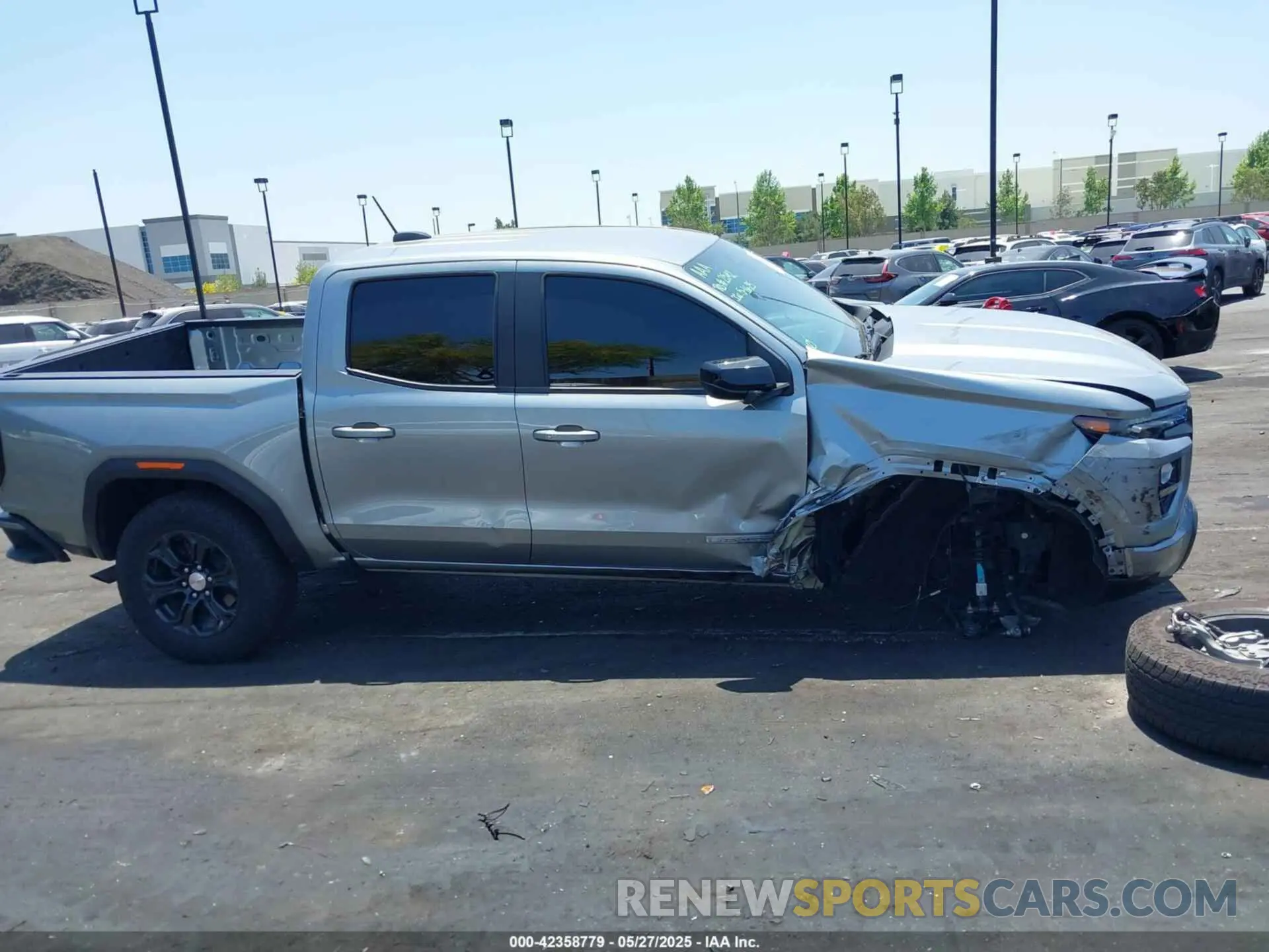 14 Photograph of a damaged car 1GTP5BEK0P1128555 GMC CANYON 2023