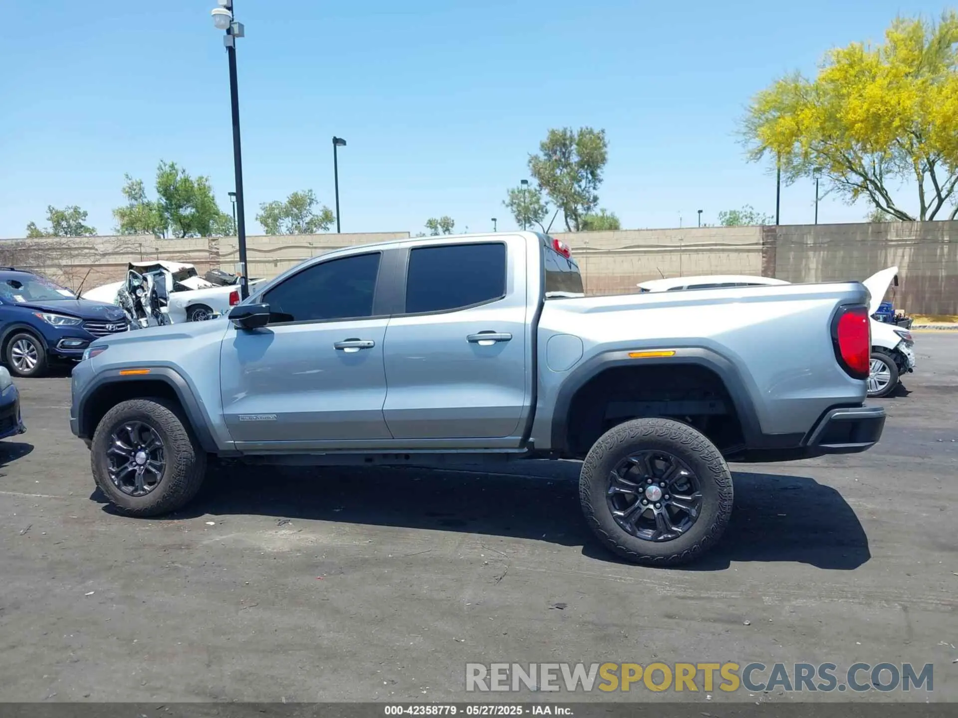 15 Photograph of a damaged car 1GTP5BEK0P1128555 GMC CANYON 2023
