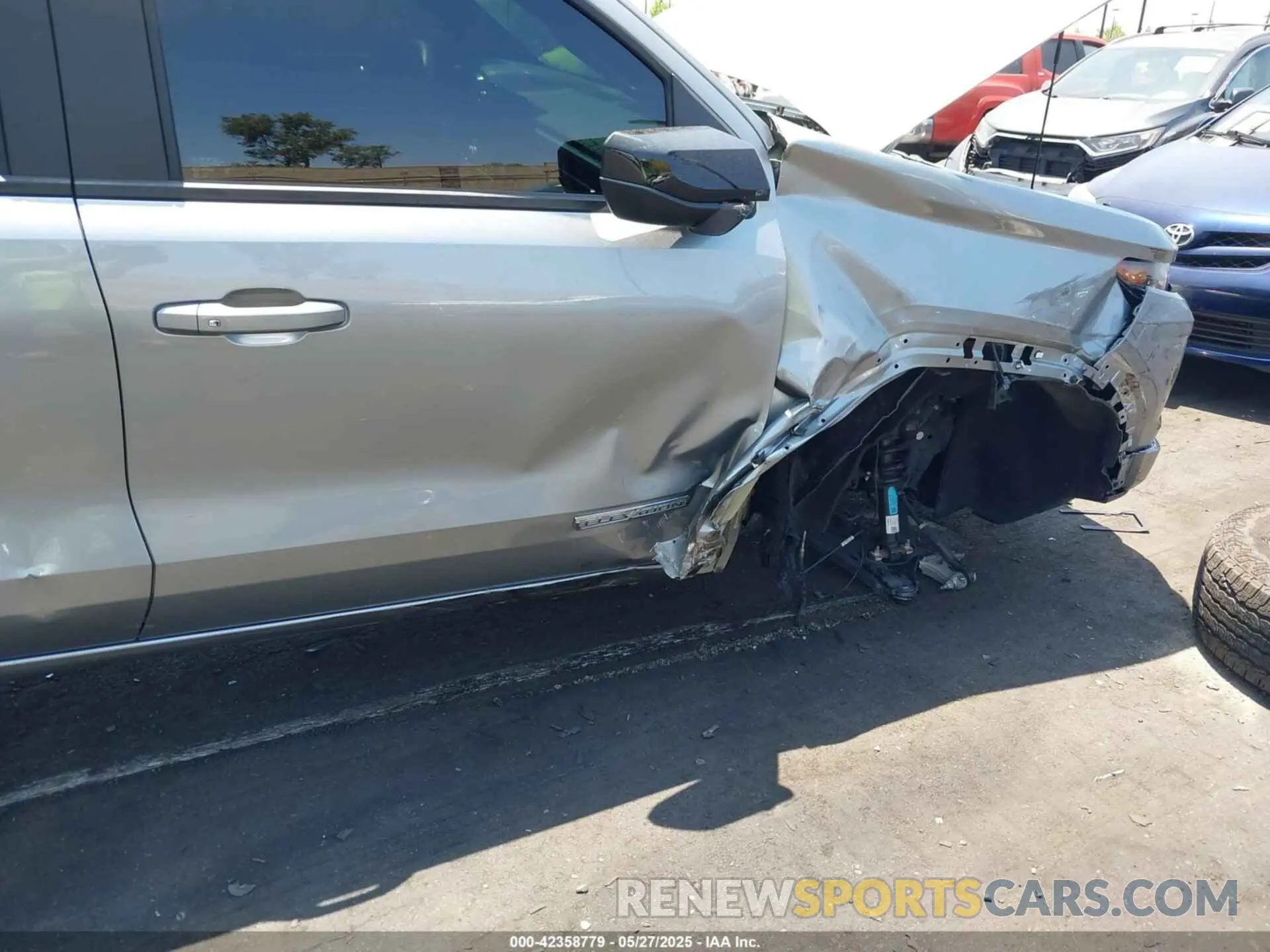 18 Photograph of a damaged car 1GTP5BEK0P1128555 GMC CANYON 2023