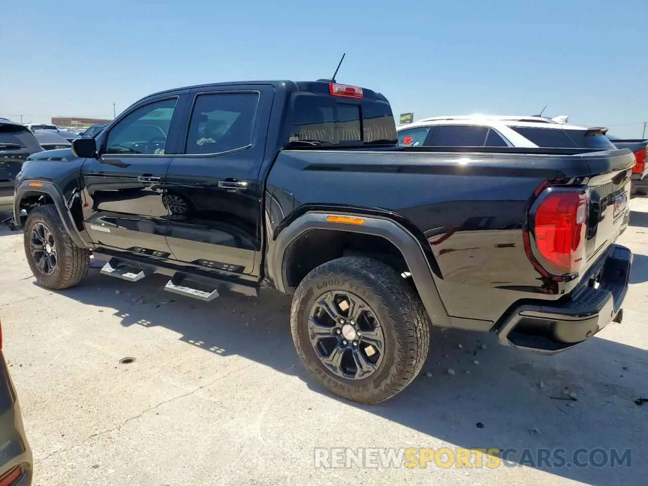 2 Photograph of a damaged car 1GTP5BEK0P1216375 GMC CANYON 2023