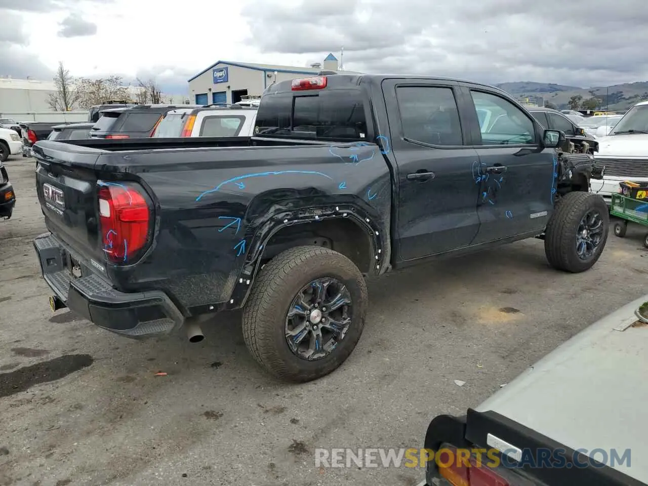 3 Photograph of a damaged car 1GTP5BEK8P1195517 GMC CANYON 2023