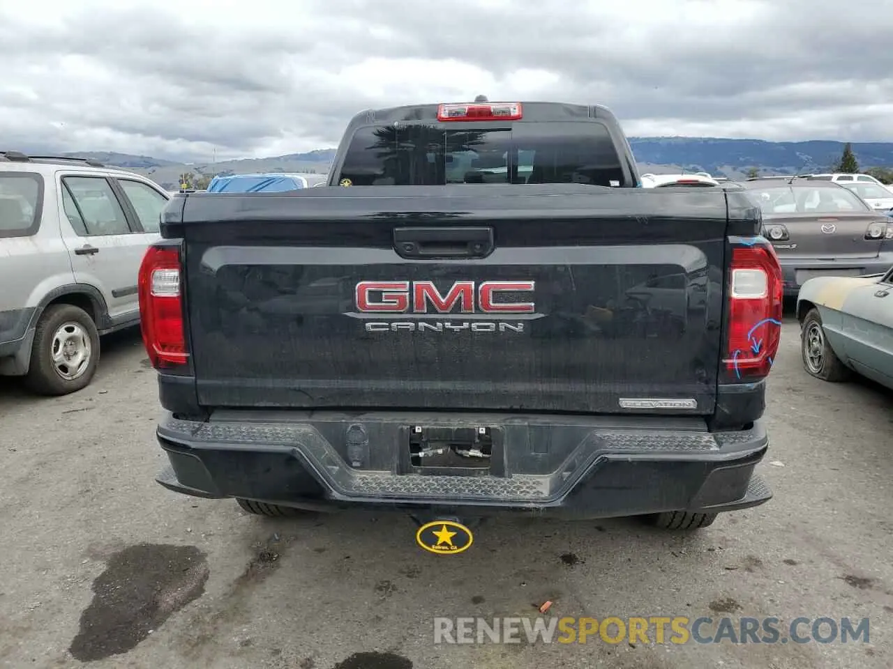 6 Photograph of a damaged car 1GTP5BEK8P1195517 GMC CANYON 2023