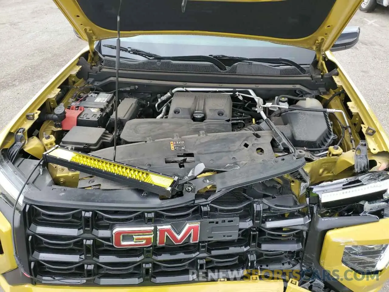 13 Photograph of a damaged car 1GTP5BEK9P1122916 GMC CANYON 2023