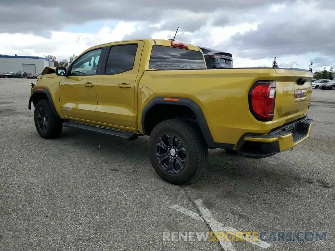 2 Photograph of a damaged car 1GTP5BEK9P1122916 GMC CANYON 2023