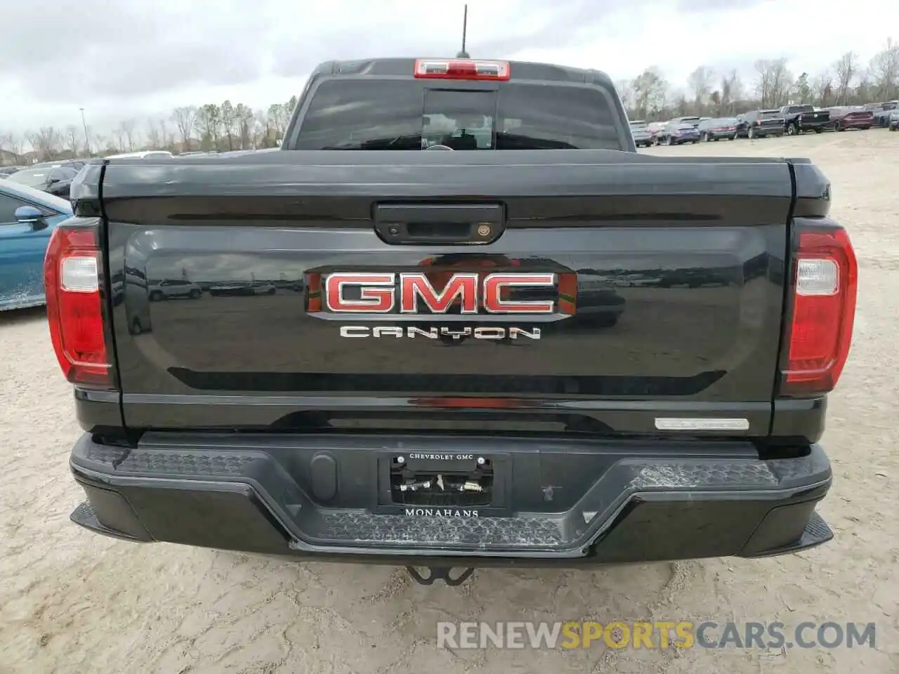 6 Photograph of a damaged car 1GTP6BEK4P1194765 GMC CANYON 2023