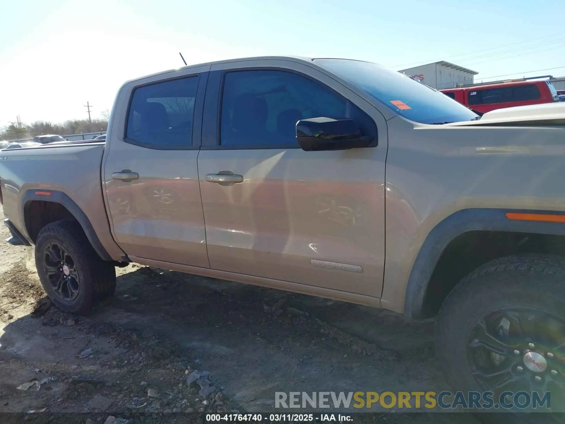 14 Photograph of a damaged car 1GTP6BEK5P1263088 GMC CANYON 2023