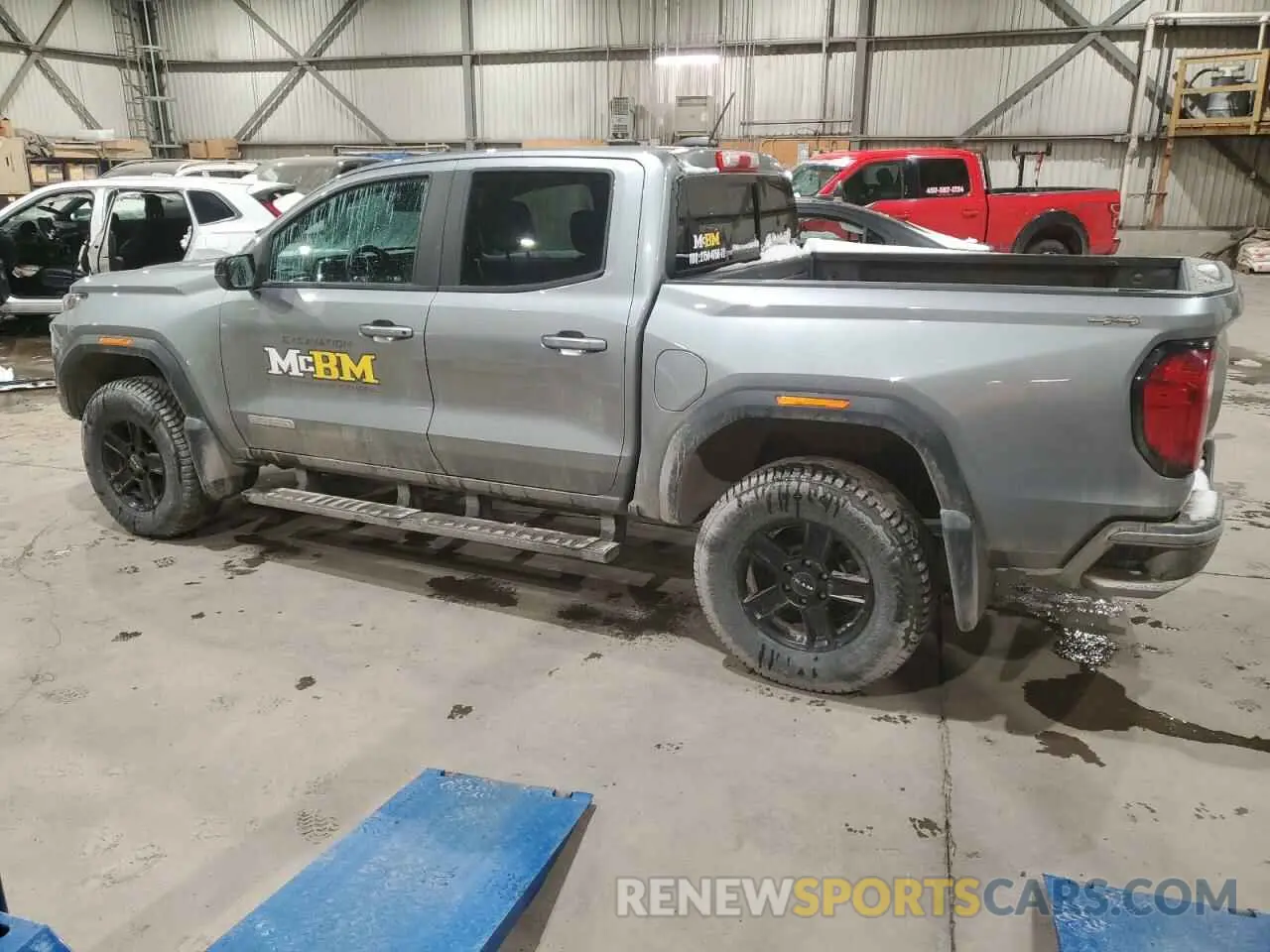 2 Photograph of a damaged car 1GTP6BEK9P1131161 GMC CANYON 2023