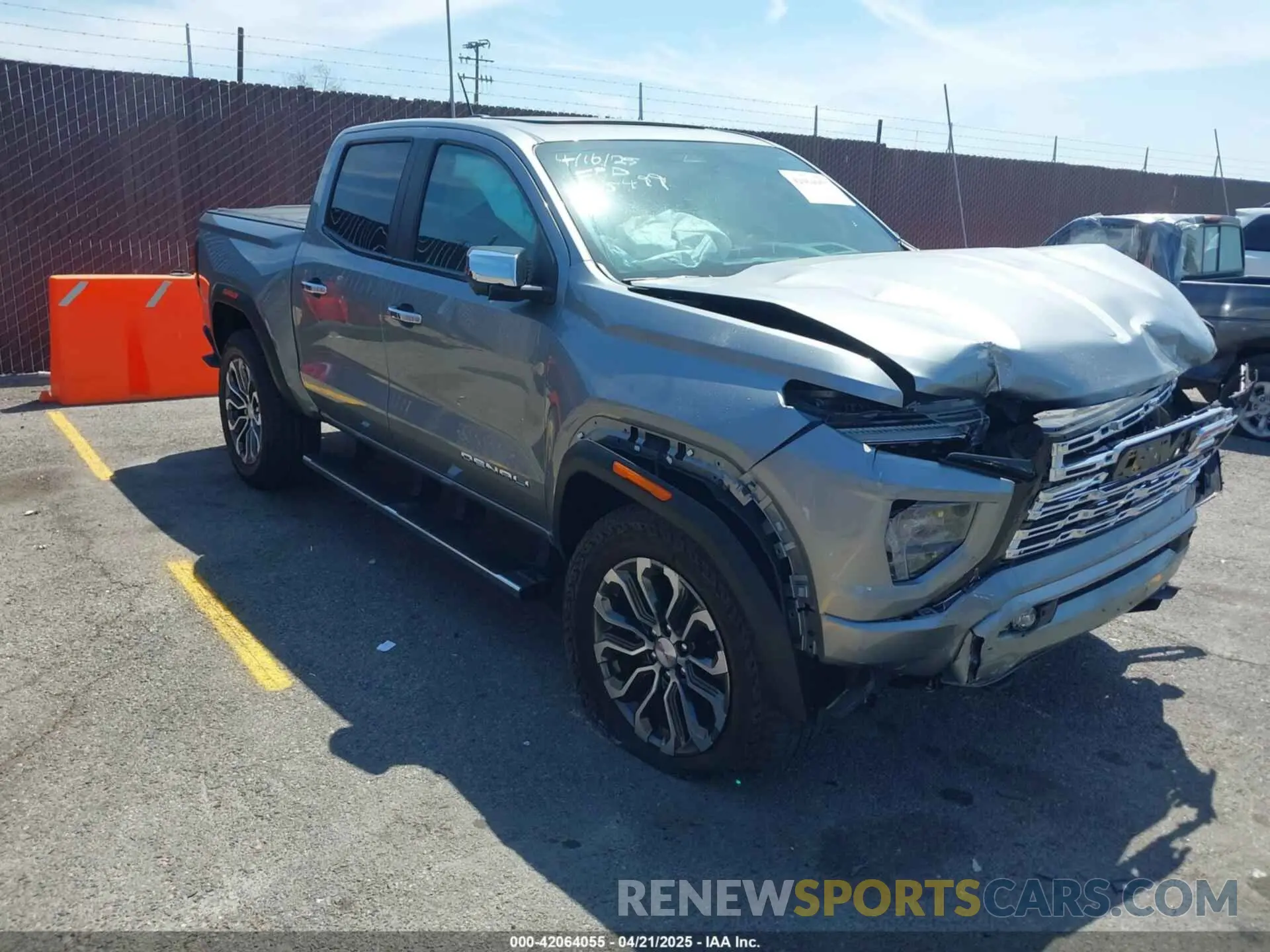 1 Photograph of a damaged car 1GTP6FEK7P1145499 GMC CANYON 2023
