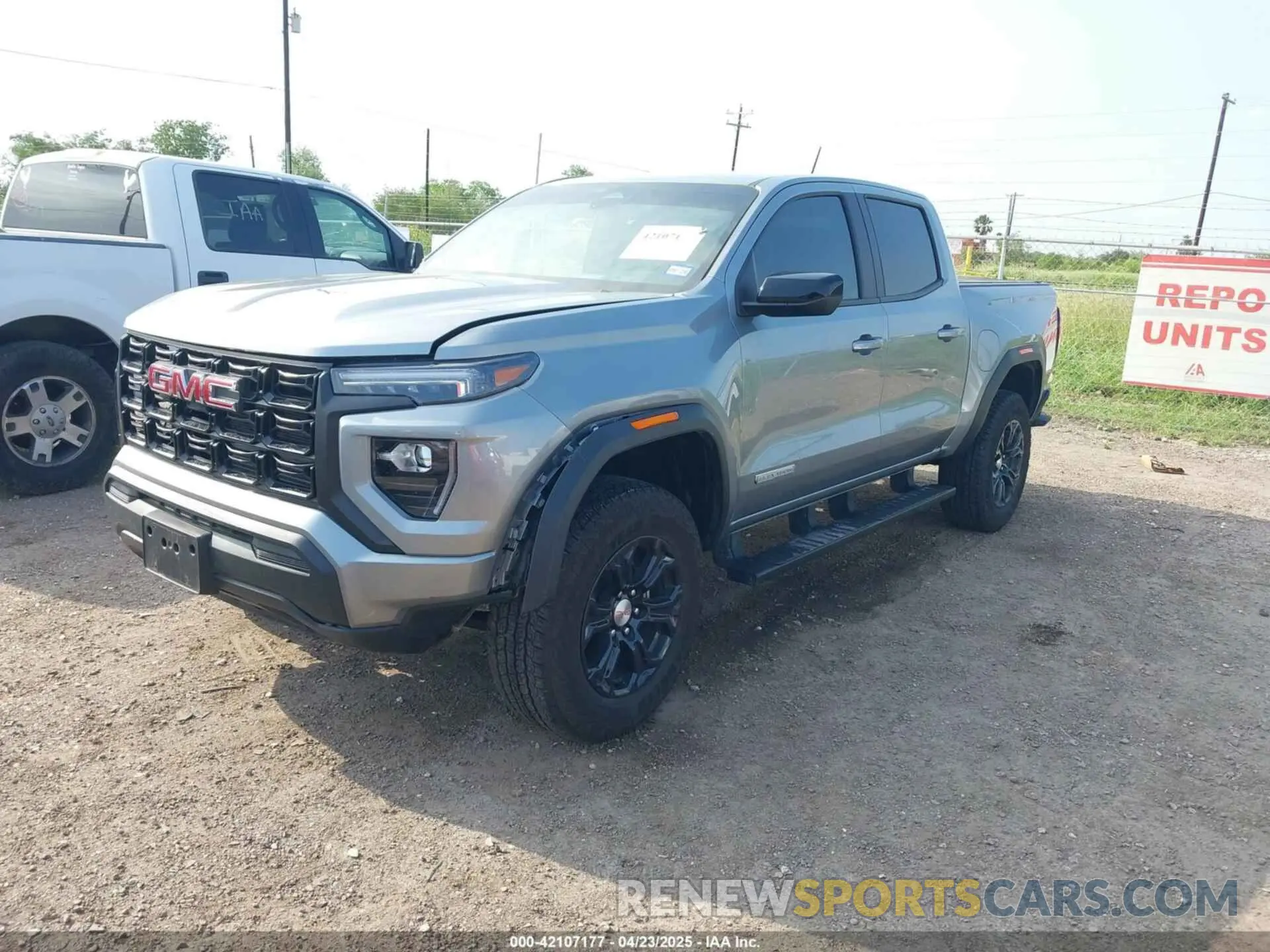2 Photograph of a damaged car 1GTP5BEK0R1221885 GMC CANYON 2024
