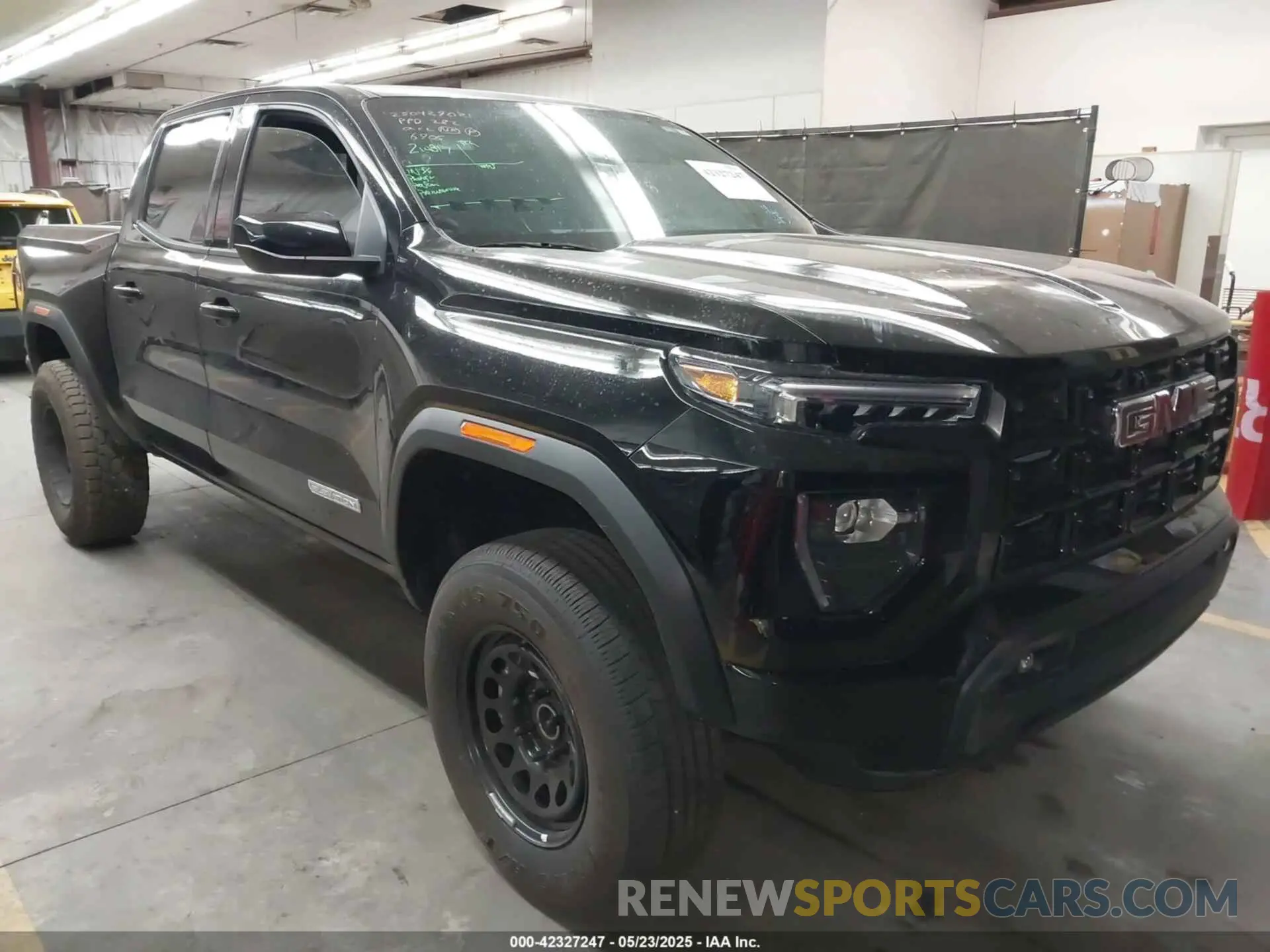 1 Photograph of a damaged car 1GTP5BEK1R1256905 GMC CANYON 2024